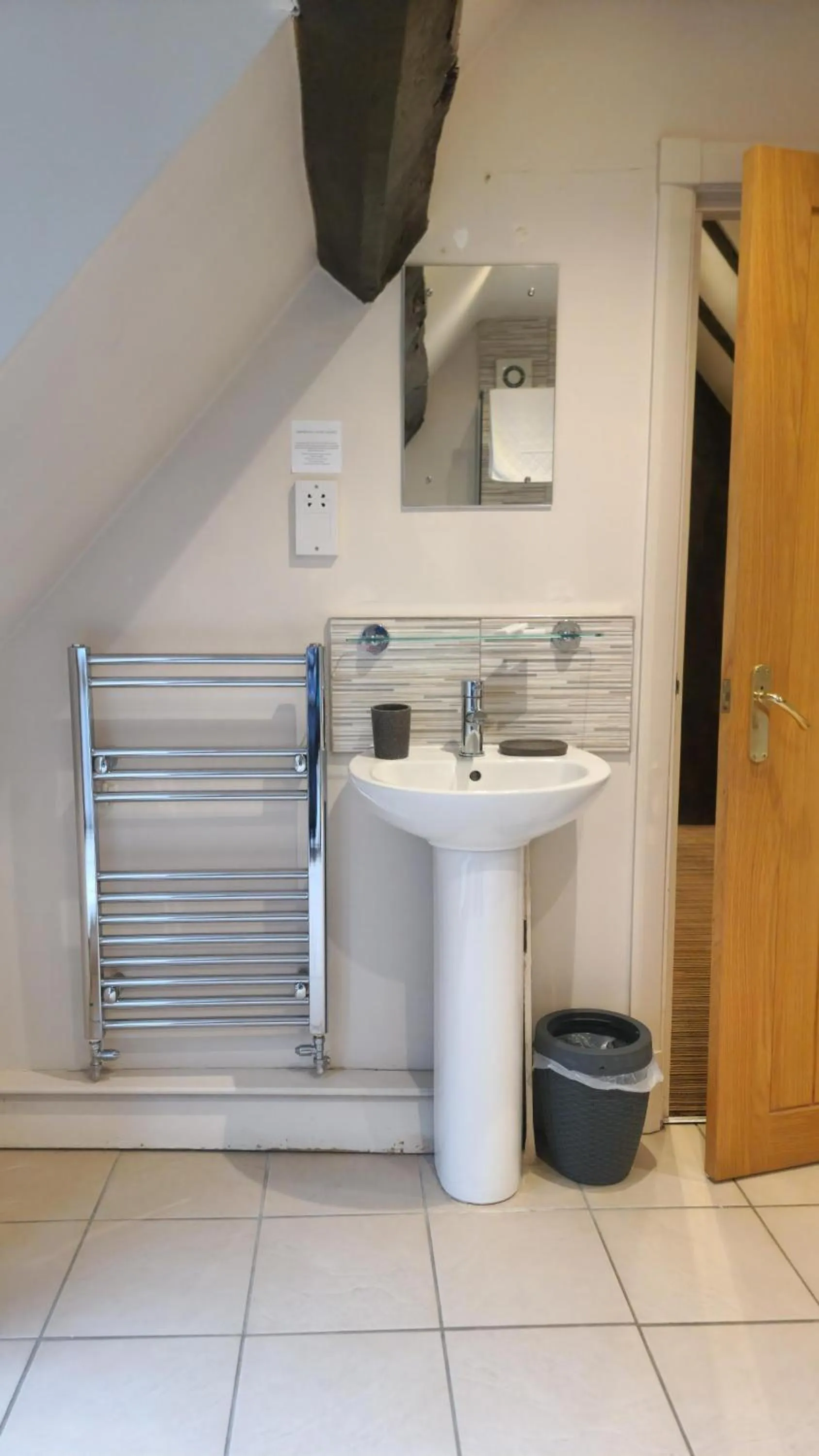 Bathroom in The Punch Bowl Inn