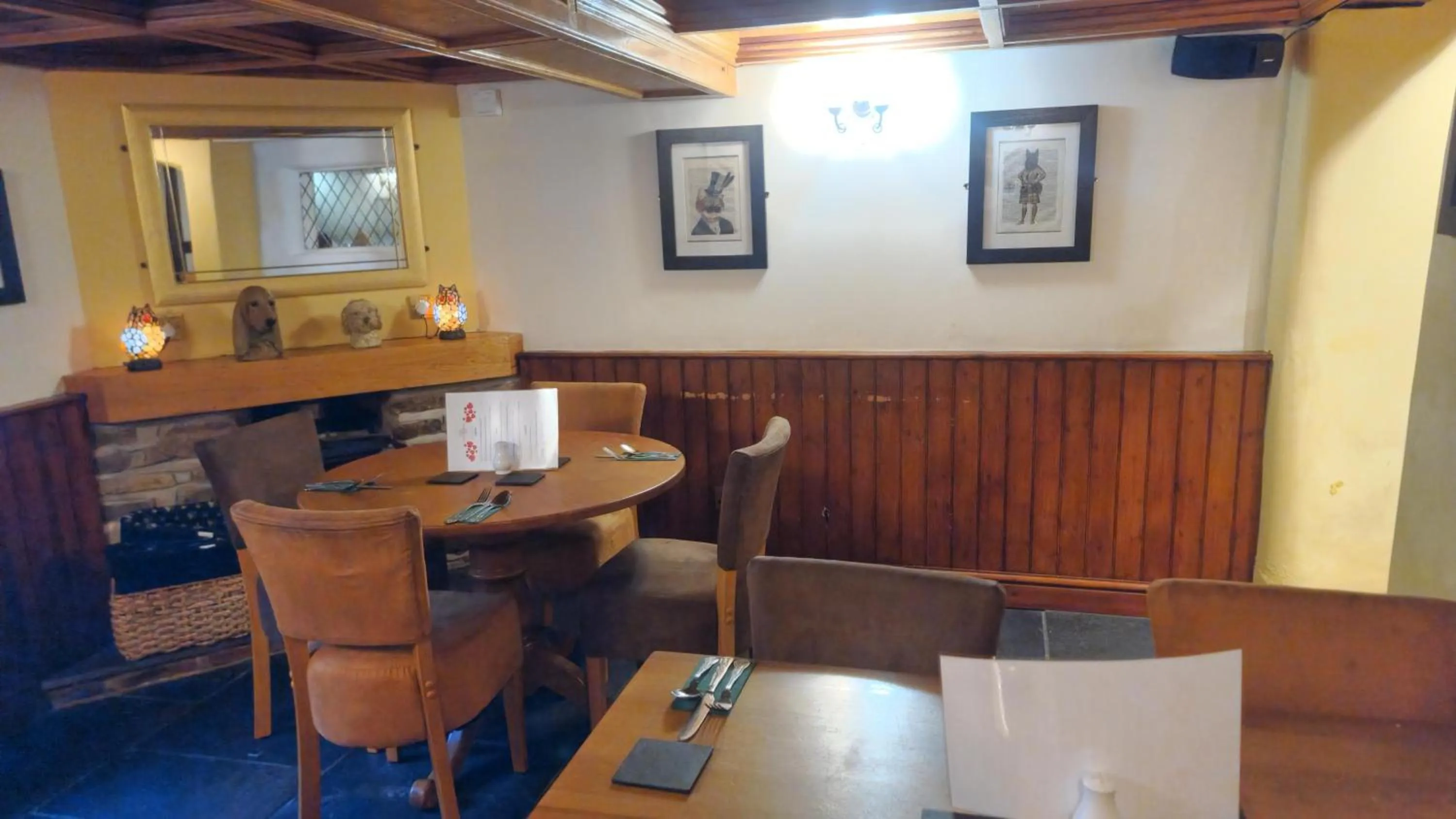 Restaurant/places to eat in The Punch Bowl Inn