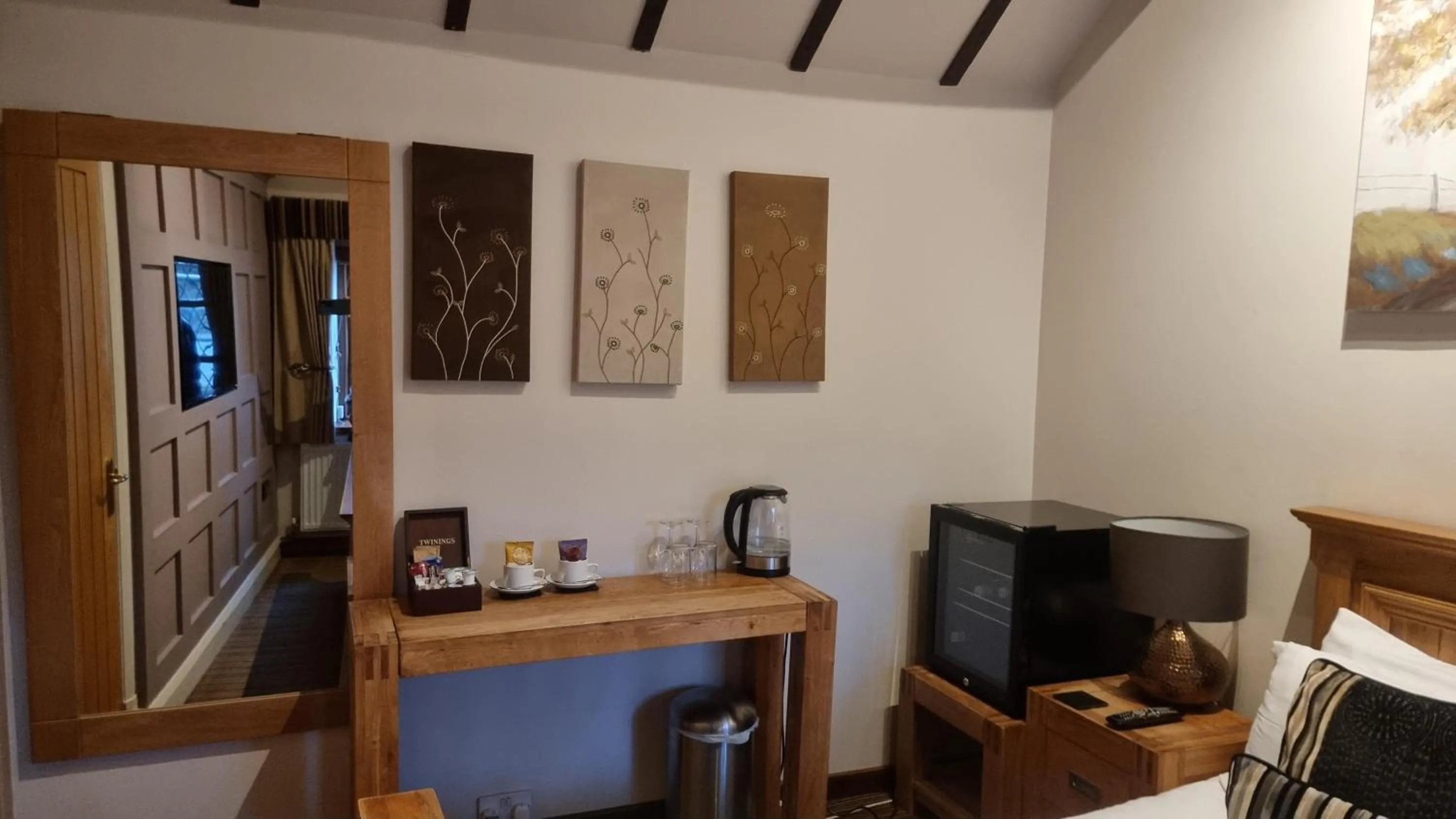 Coffee/tea facilities in The Punch Bowl Inn