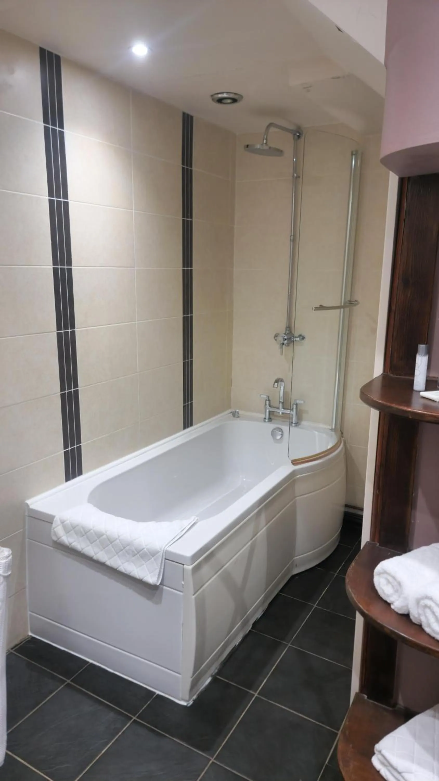 Bathroom in The Punch Bowl Inn