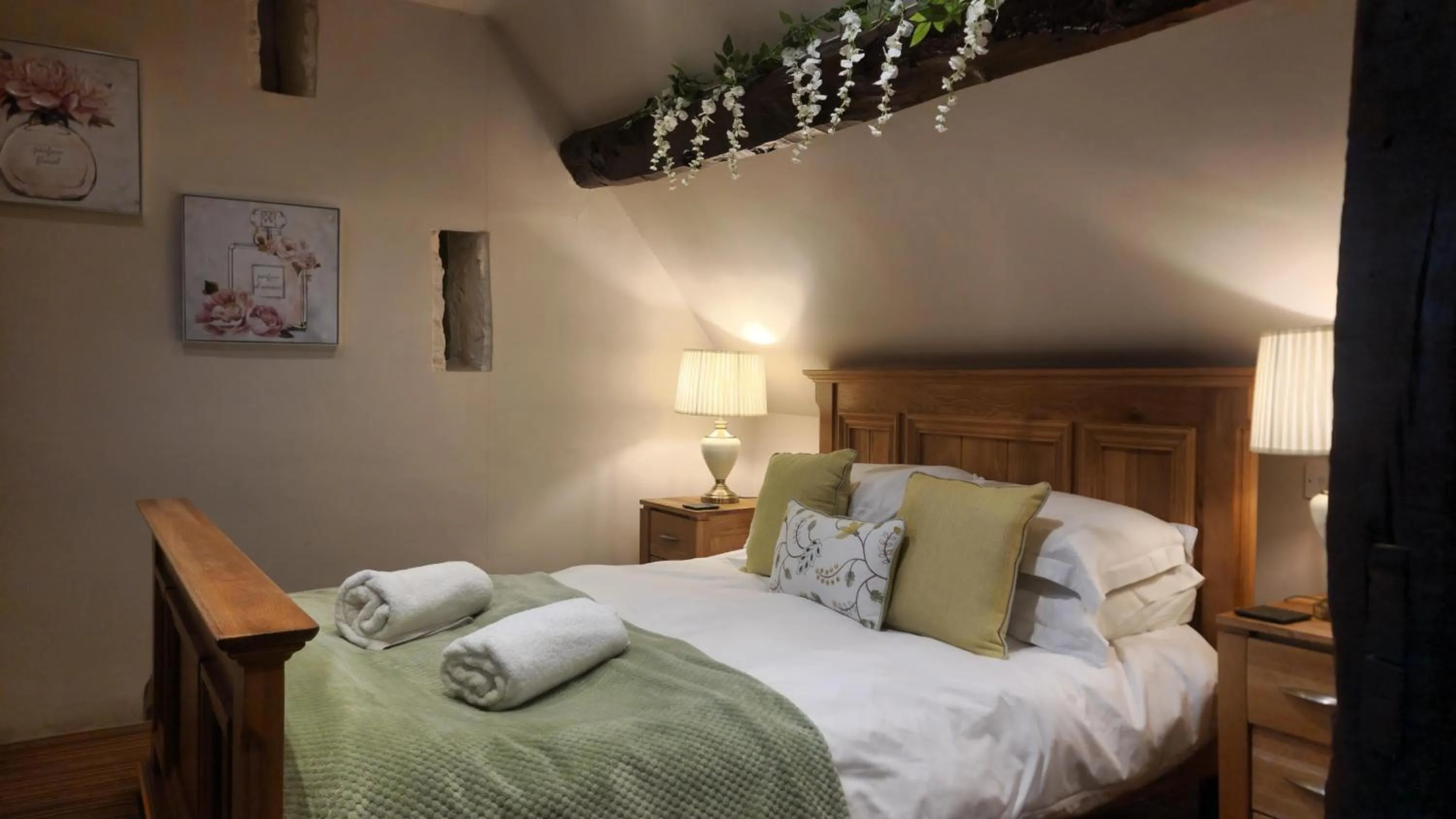 Bed in The Punch Bowl Inn