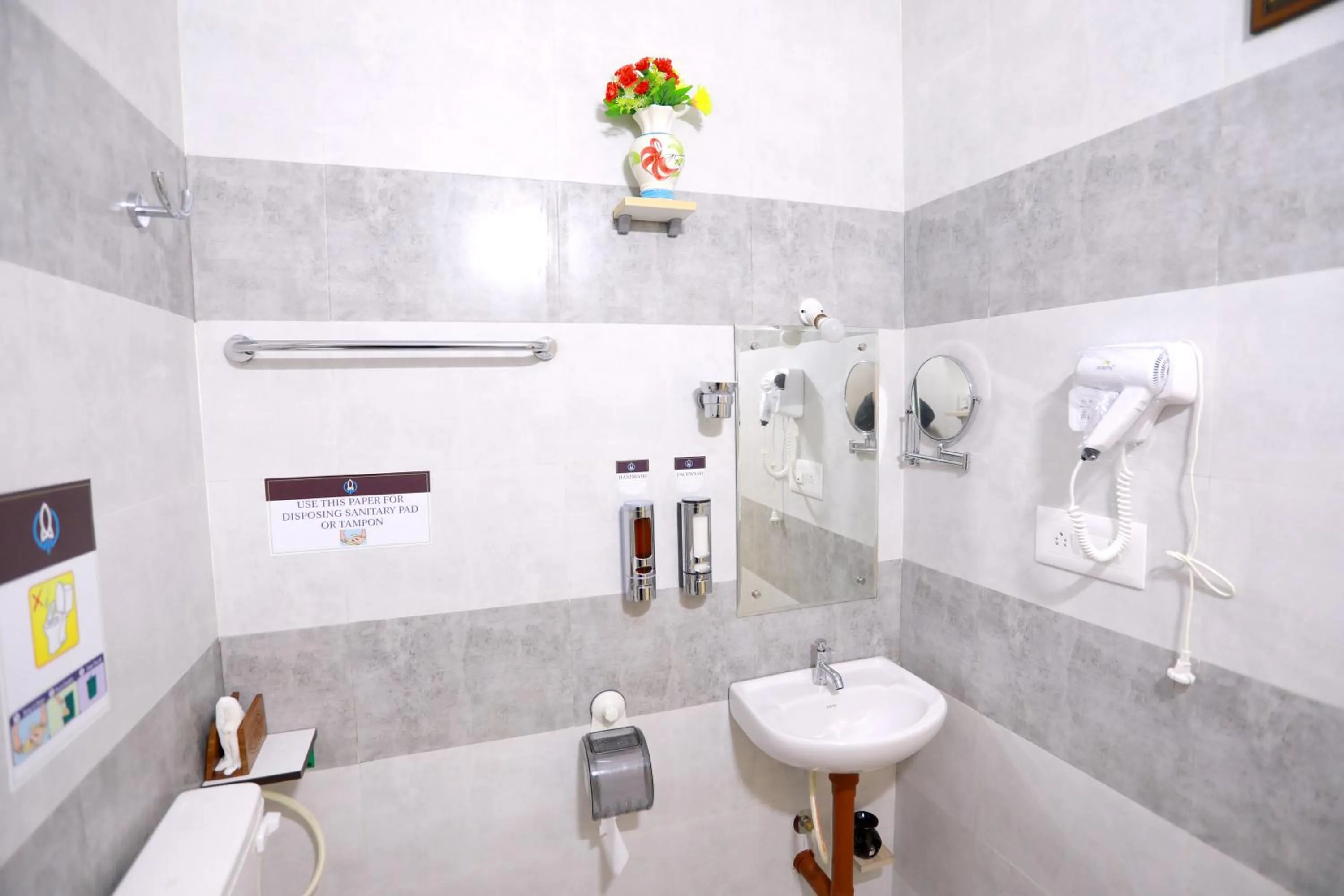 Toilet in Base9 Cochin Airport Hotel