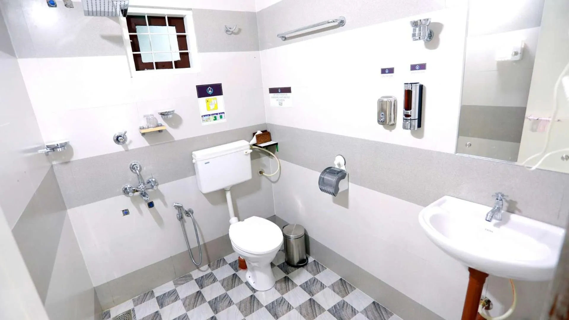 Shower in Base9 Cochin Airport Hotel