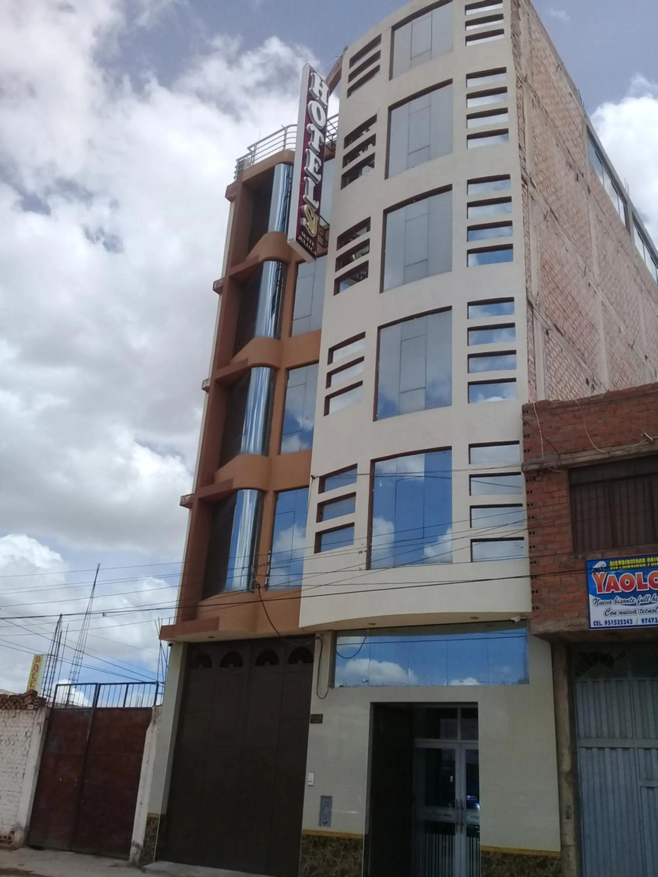 Property building in Hotel Suite Juliaca
