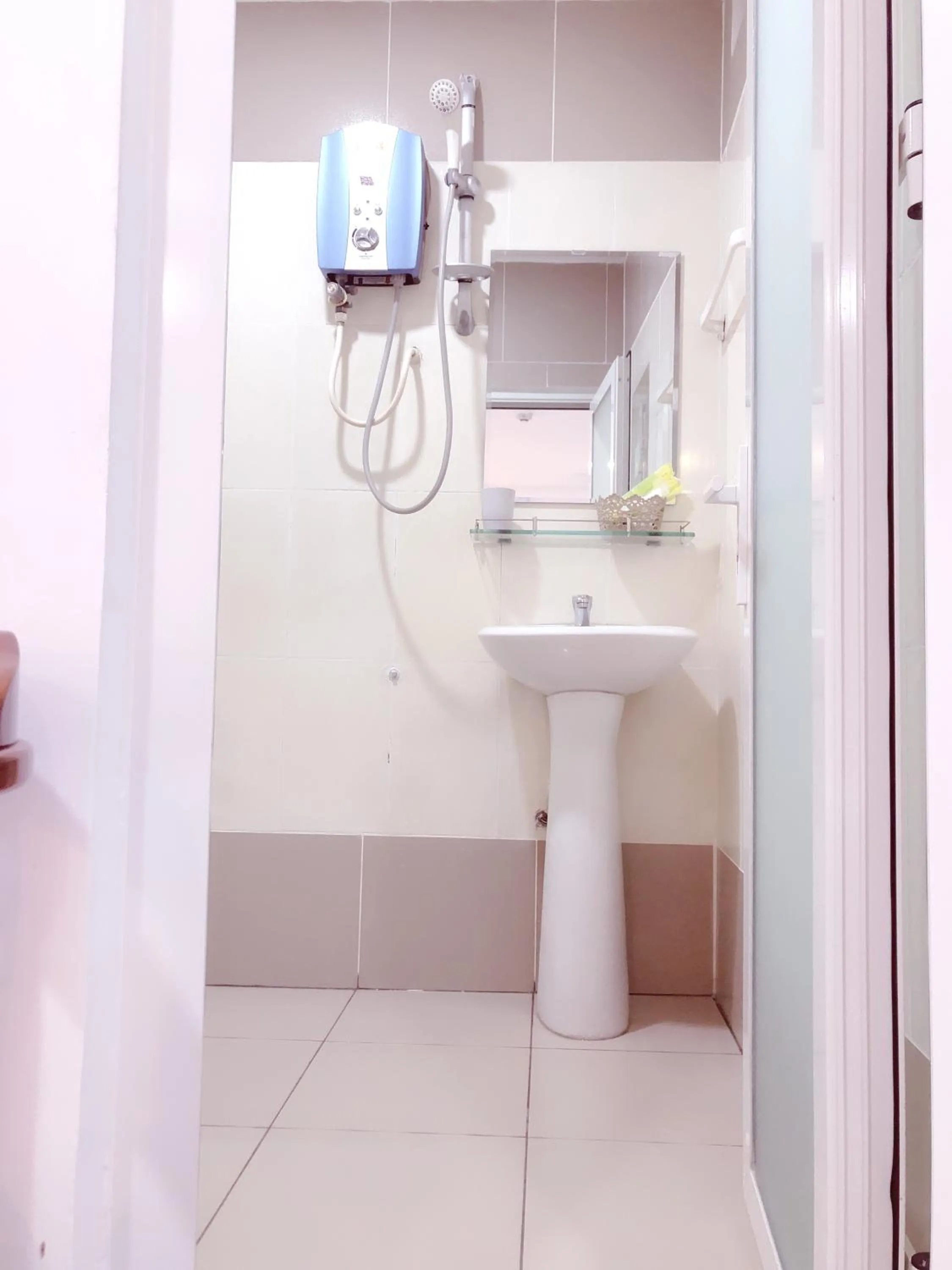 Bathroom in Aurora Hotel