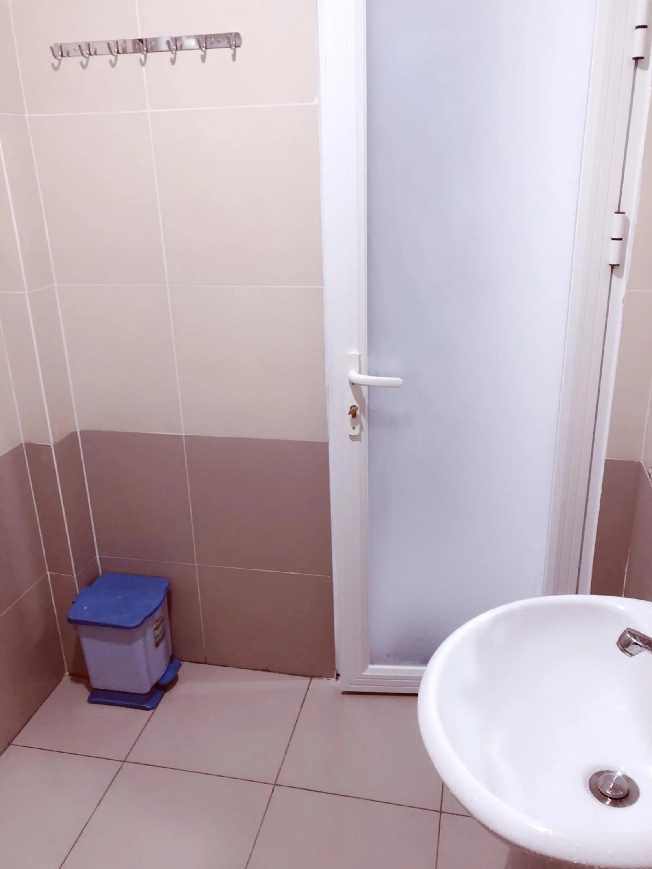 Shower in Aurora Hotel