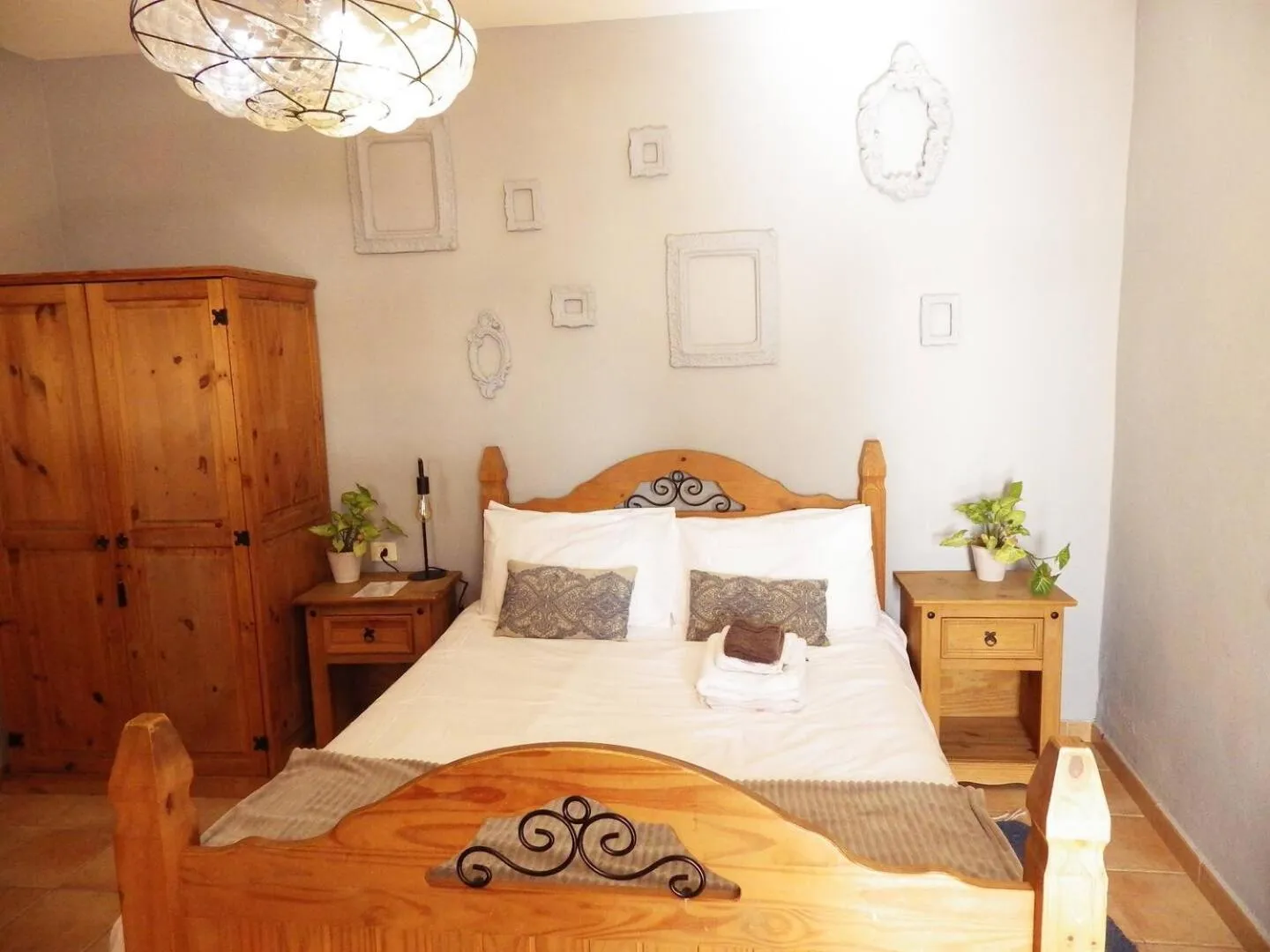 Bed in Ziggy's Mountain Retreat