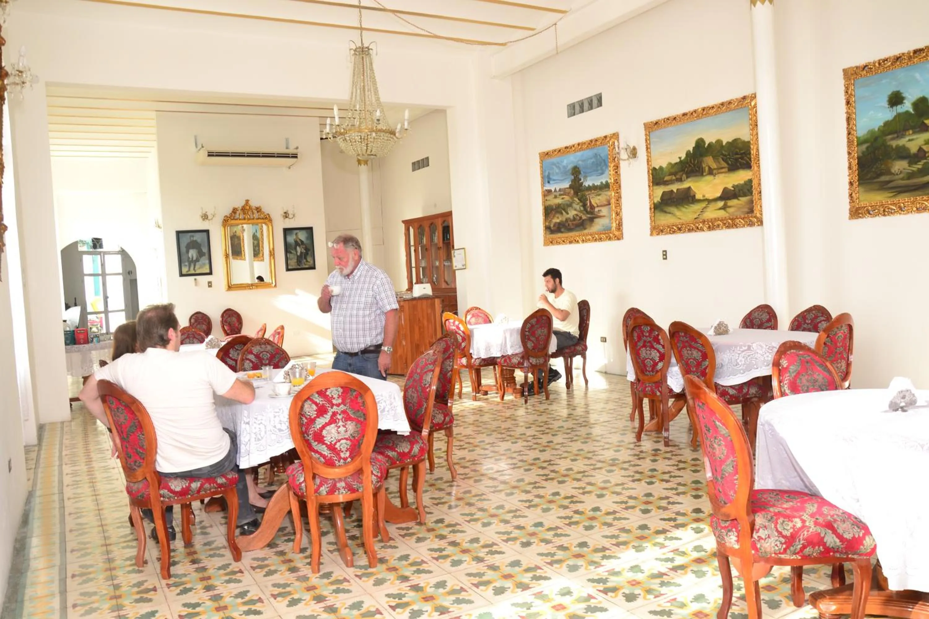 Restaurant/places to eat in Casa Morey