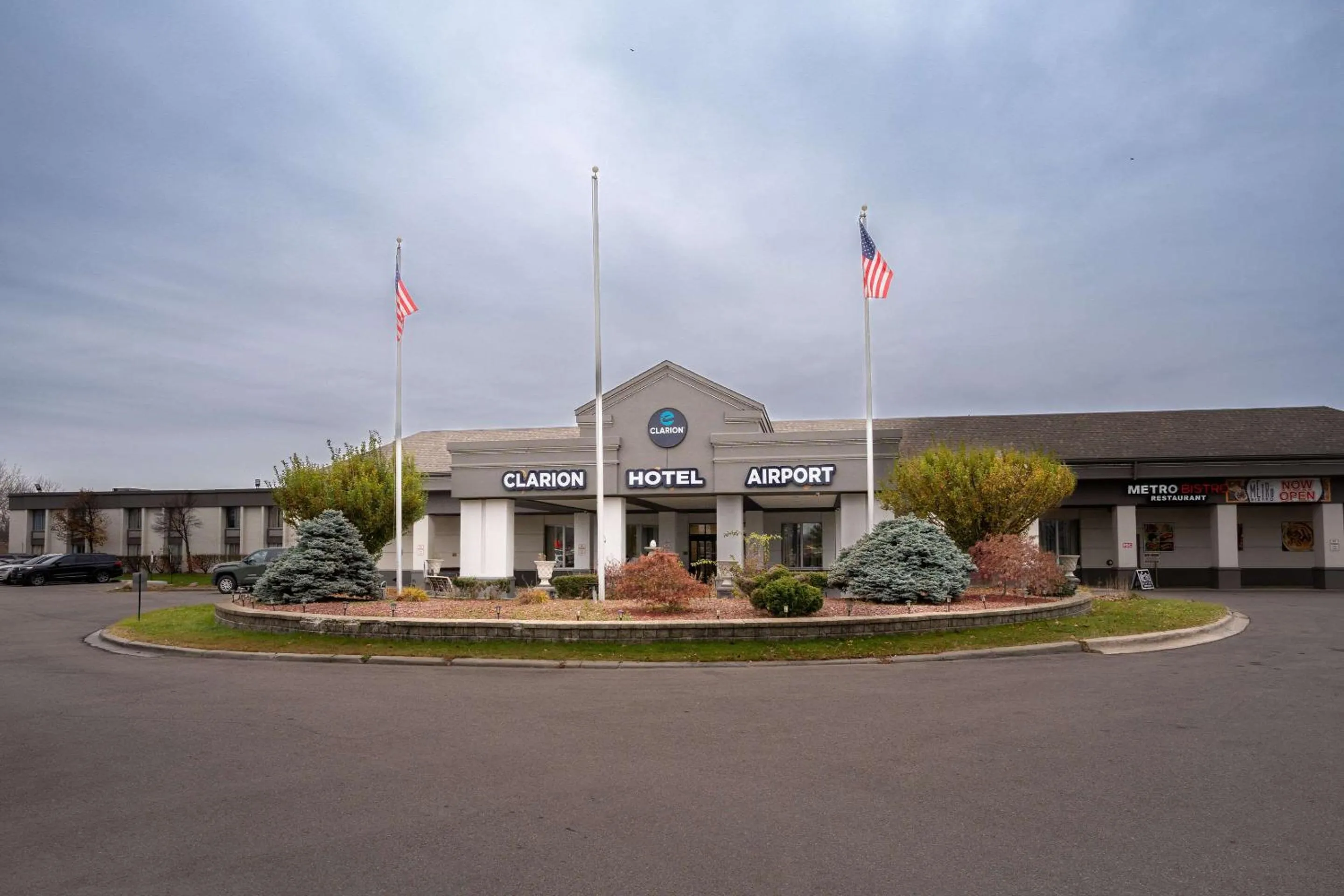 Property building in Clarion Hotel Detroit Metro Airport