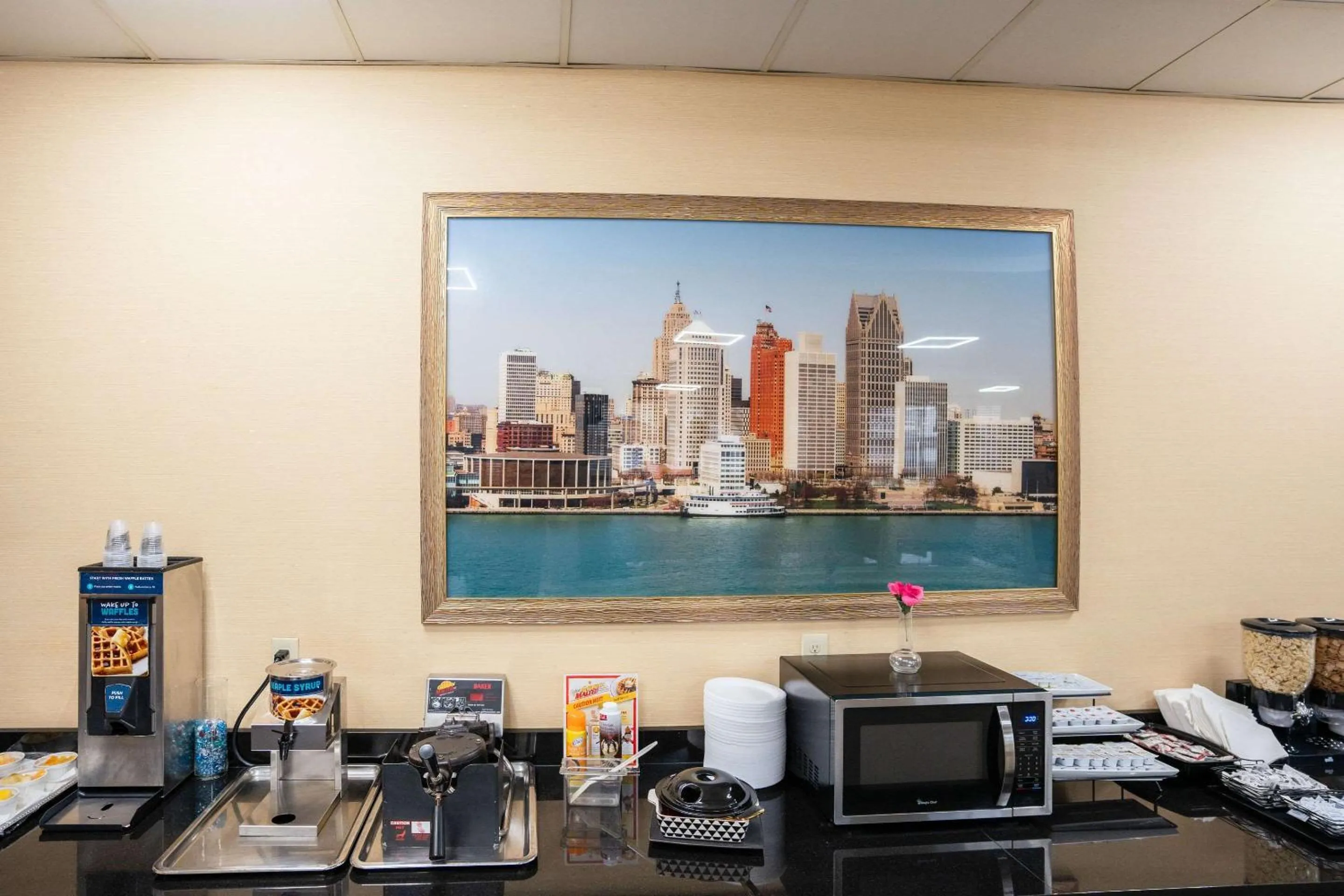 Breakfast in Clarion Hotel Detroit Metro Airport