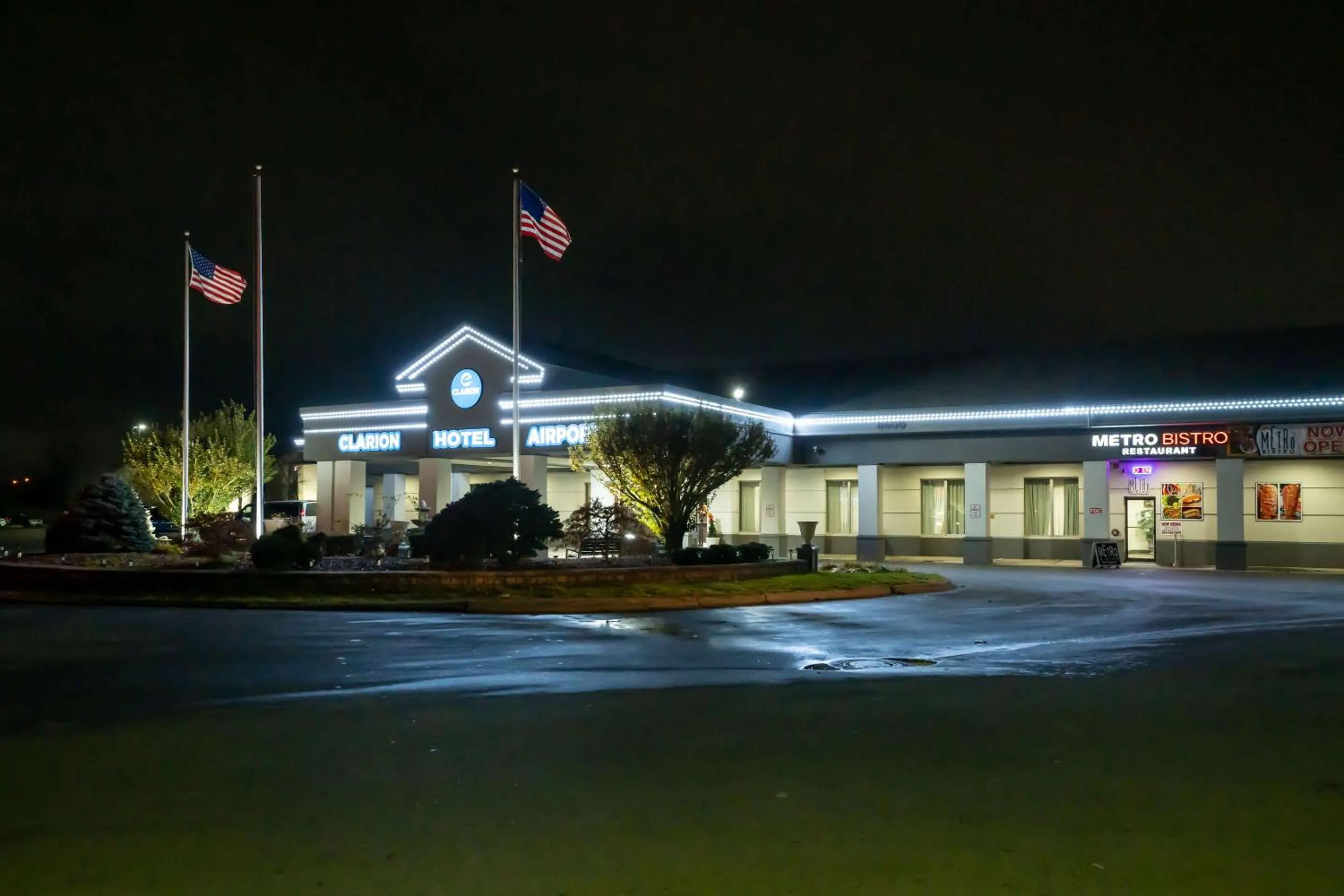 Property building in Clarion Hotel Detroit Metro Airport