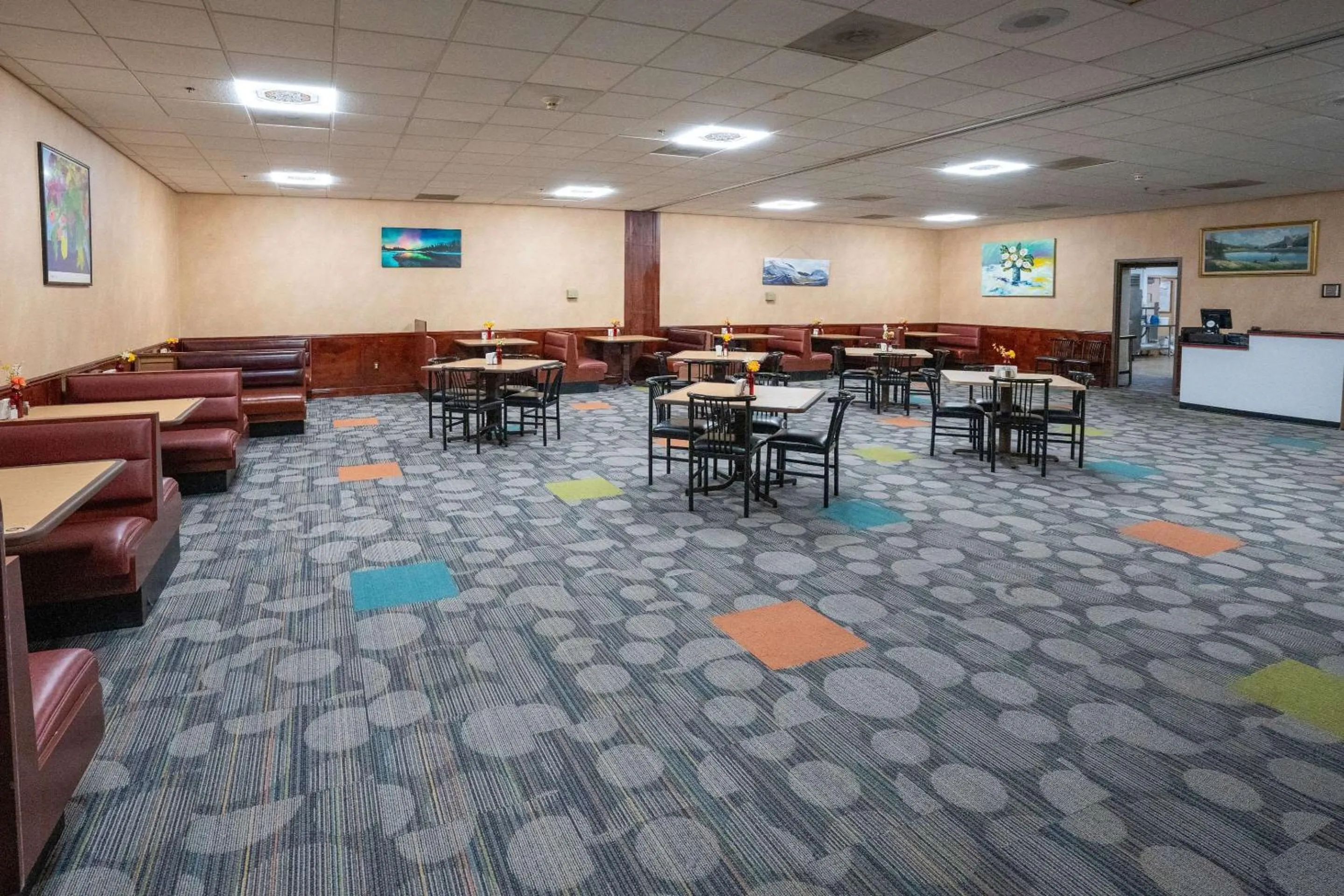 Restaurant/places to eat in Clarion Hotel Detroit Metro Airport