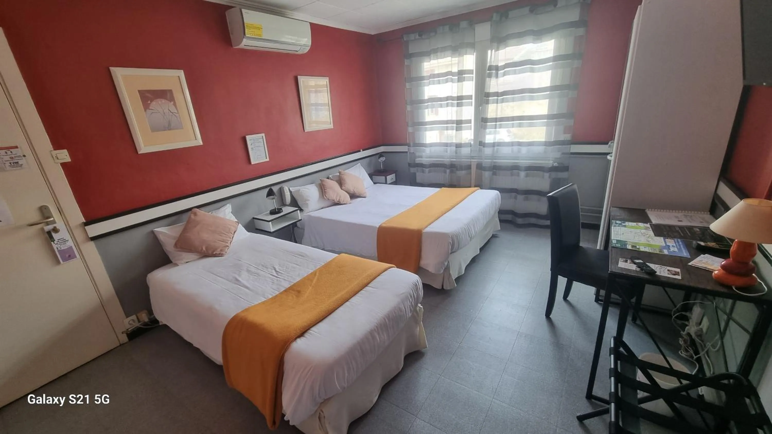 Bed in Hôtel du Tricastin