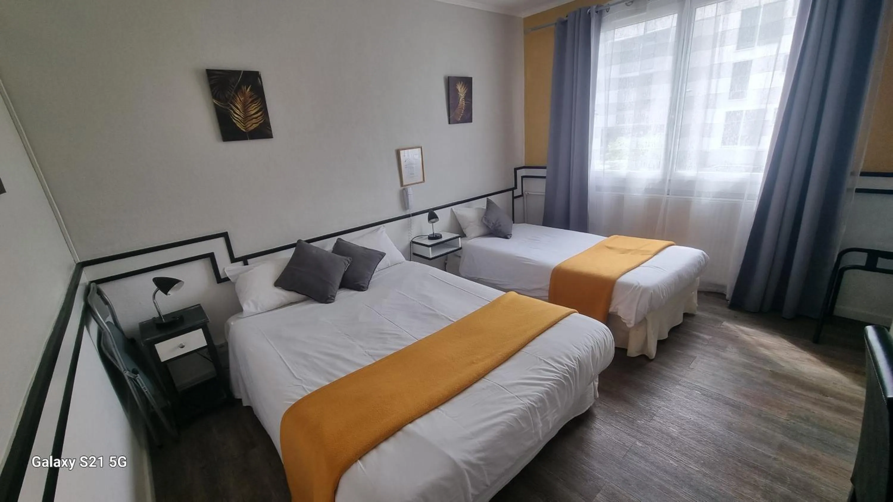 Bed in Hôtel du Tricastin