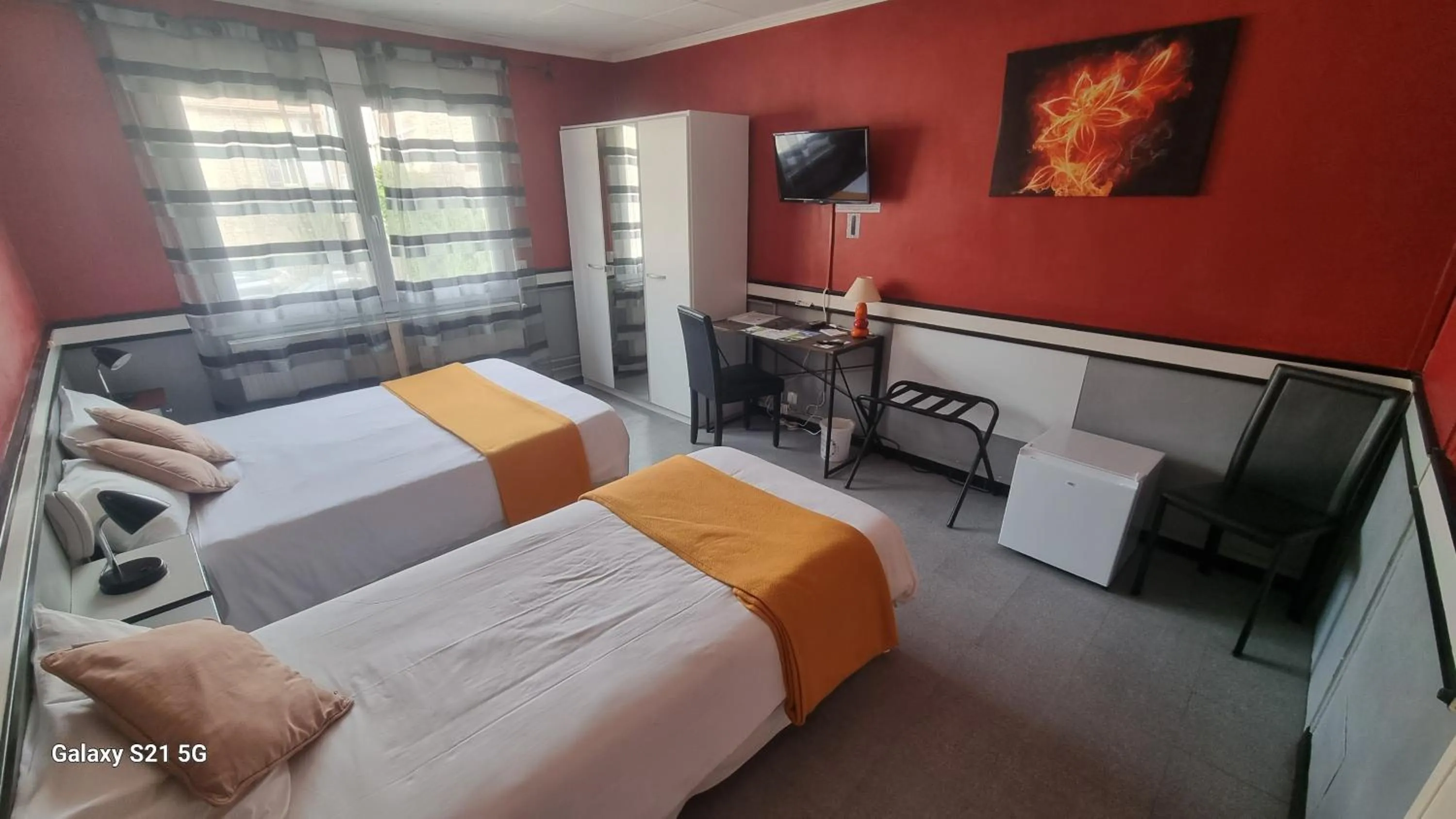 Bed in Hôtel du Tricastin