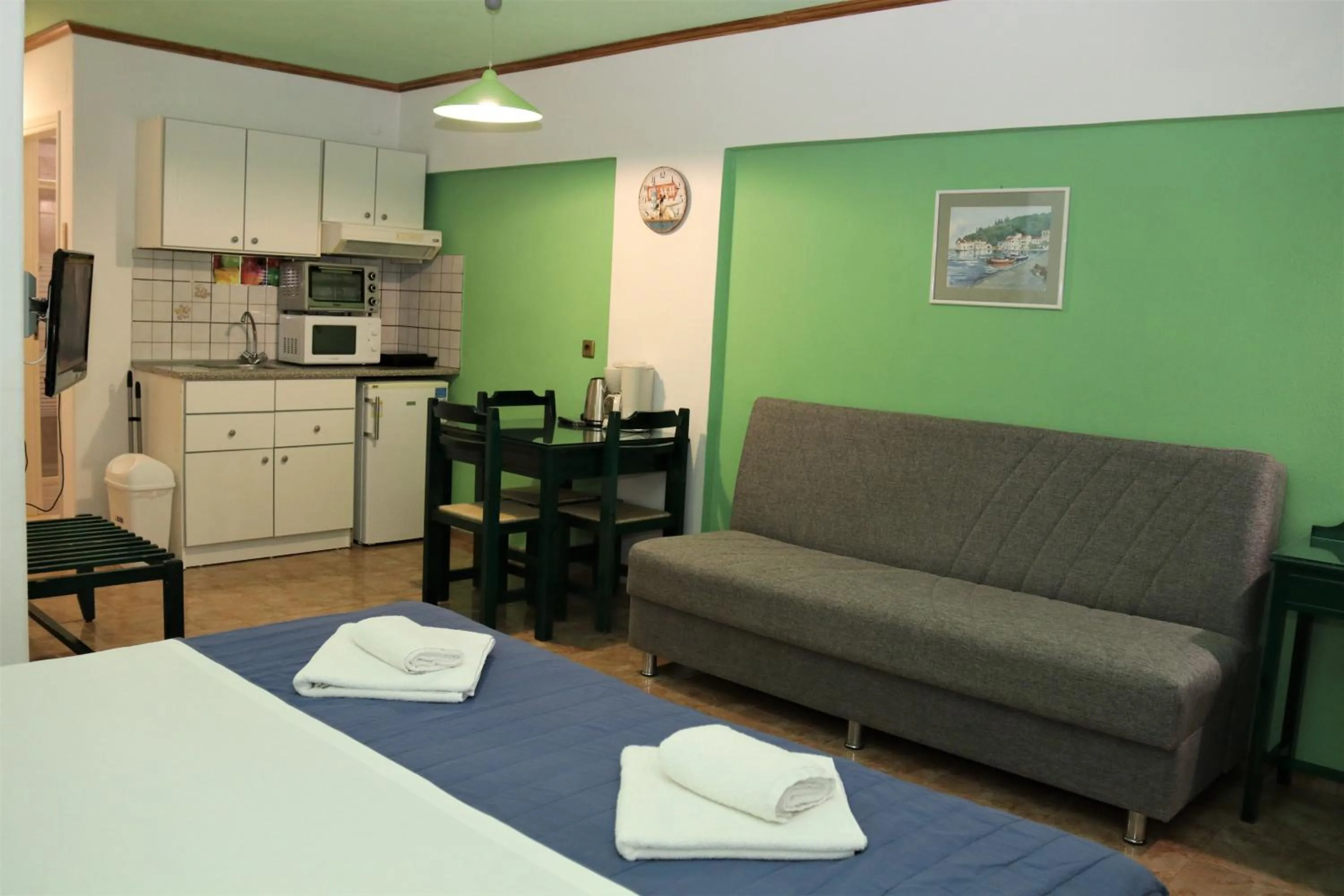 Seating area, Bed in Aris Studios