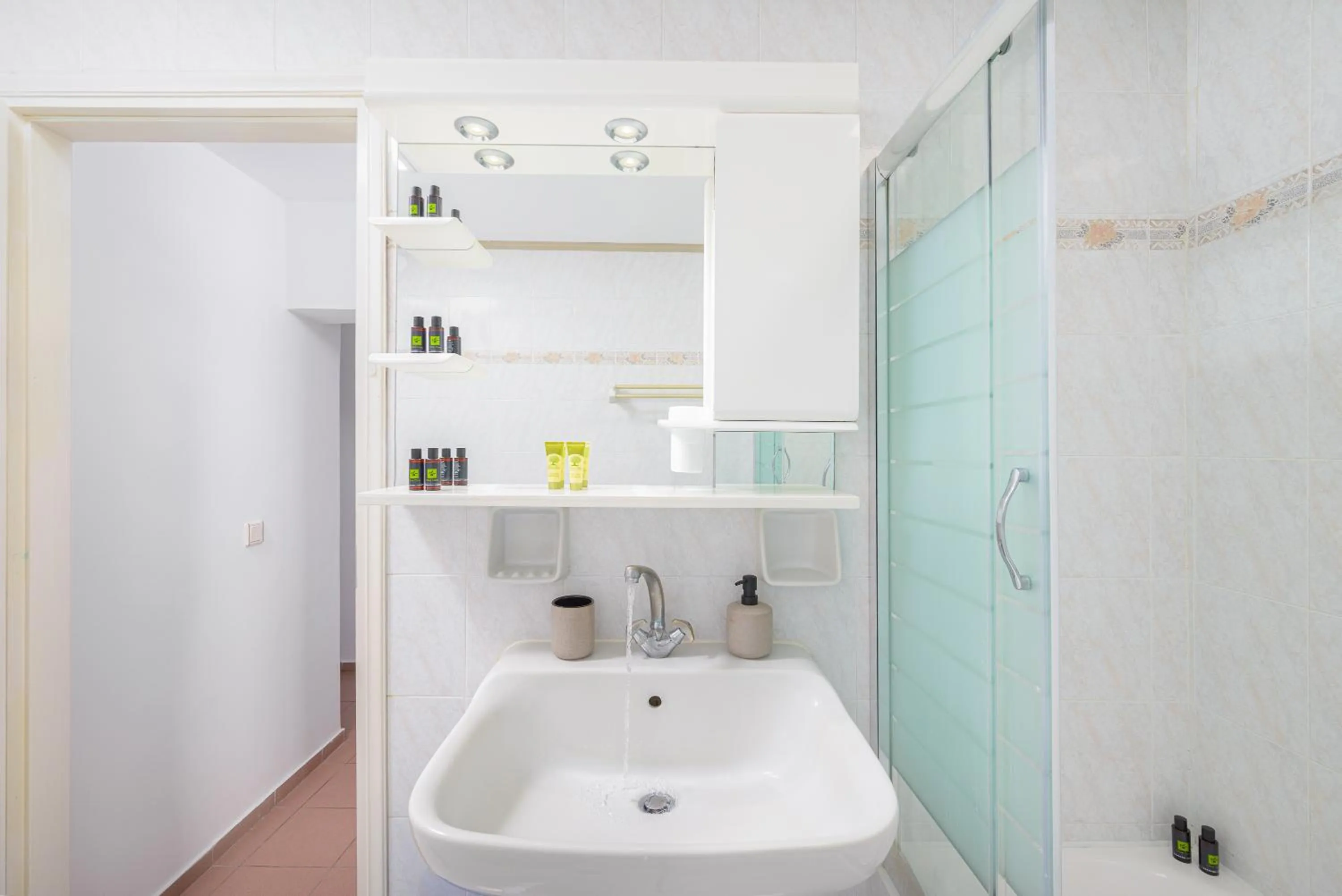 Shower in Aris Studios