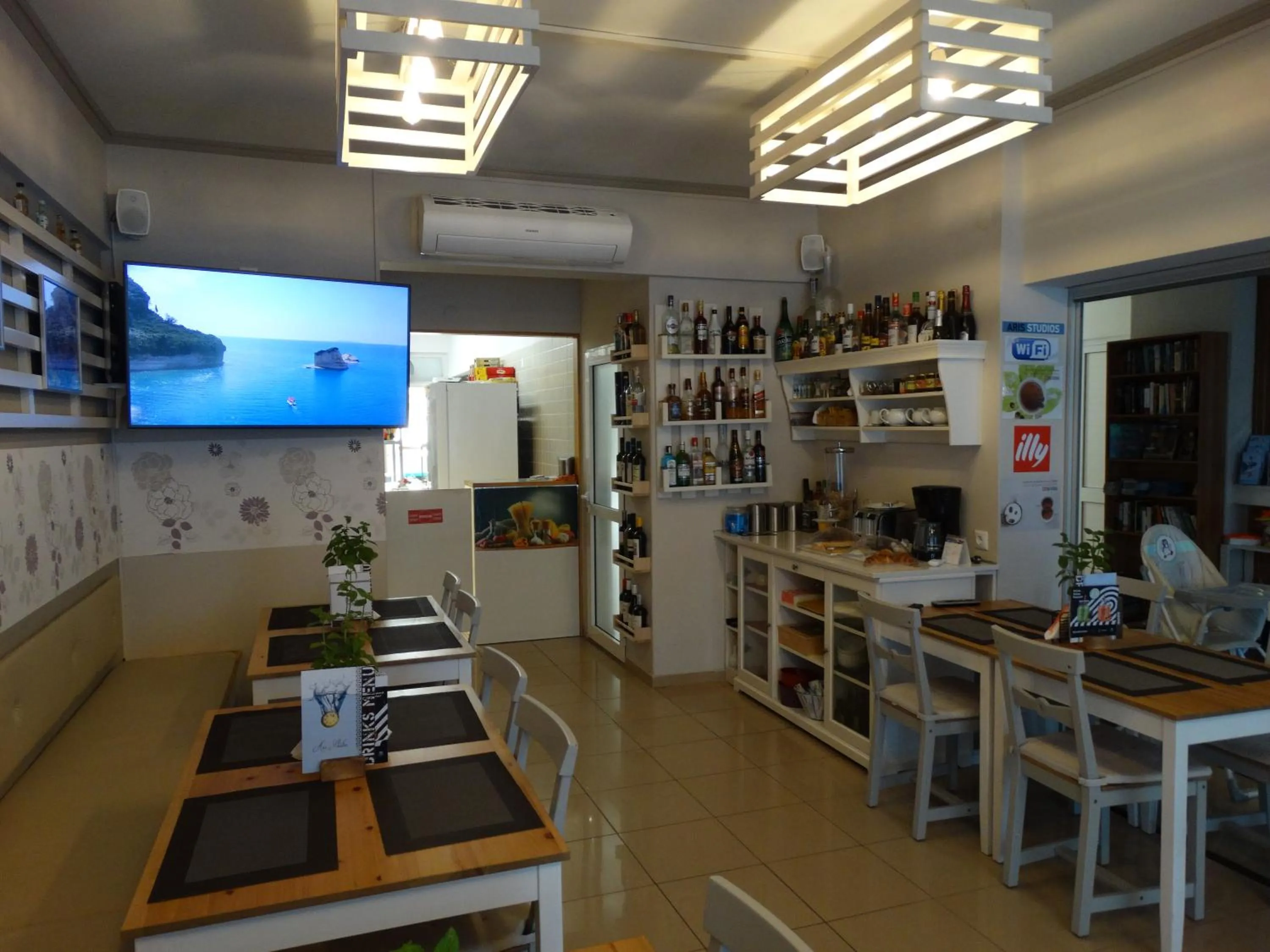 Restaurant/places to eat in Aris Studios