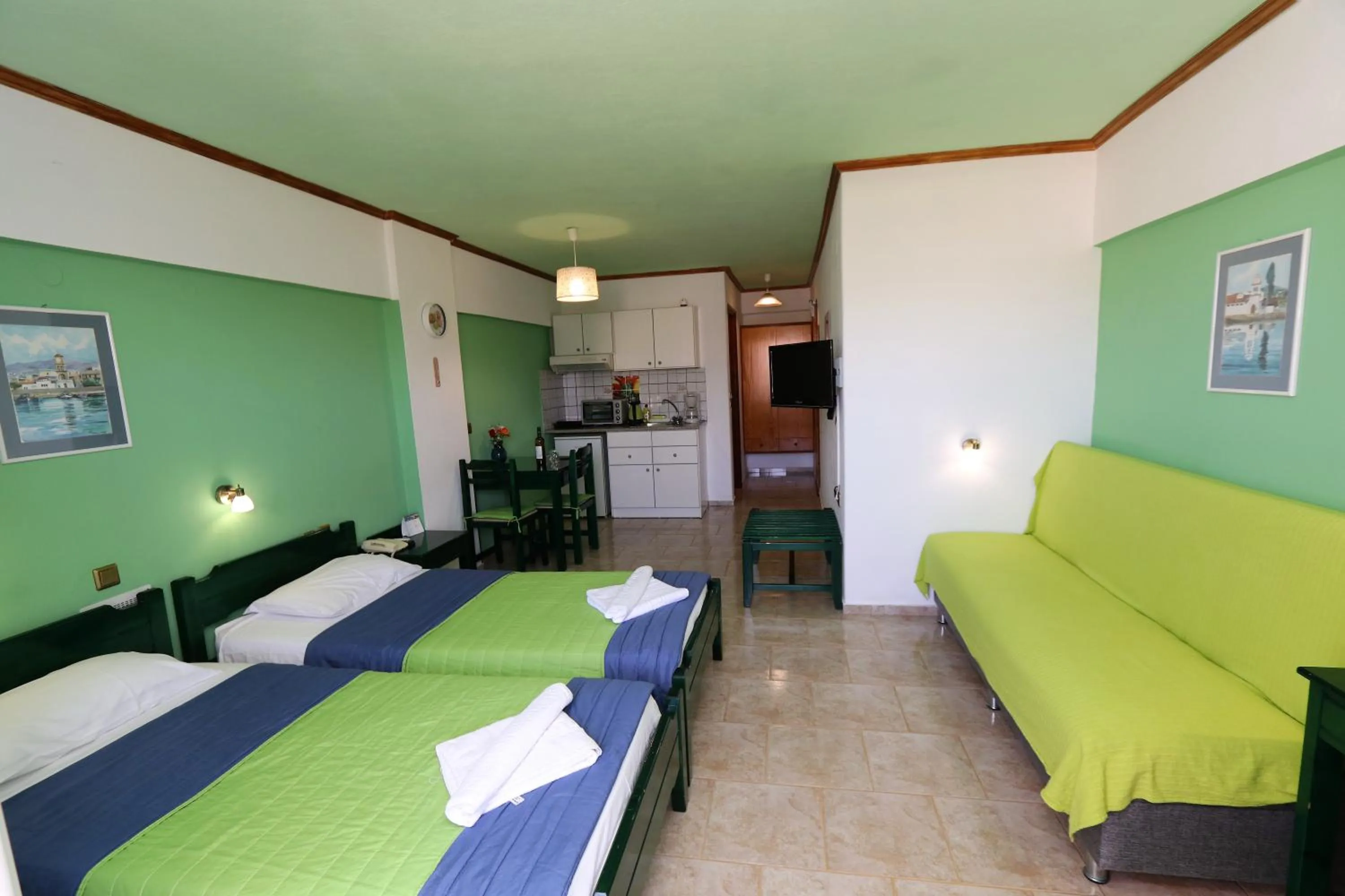 Photo of the whole room, Bed in Aris Studios