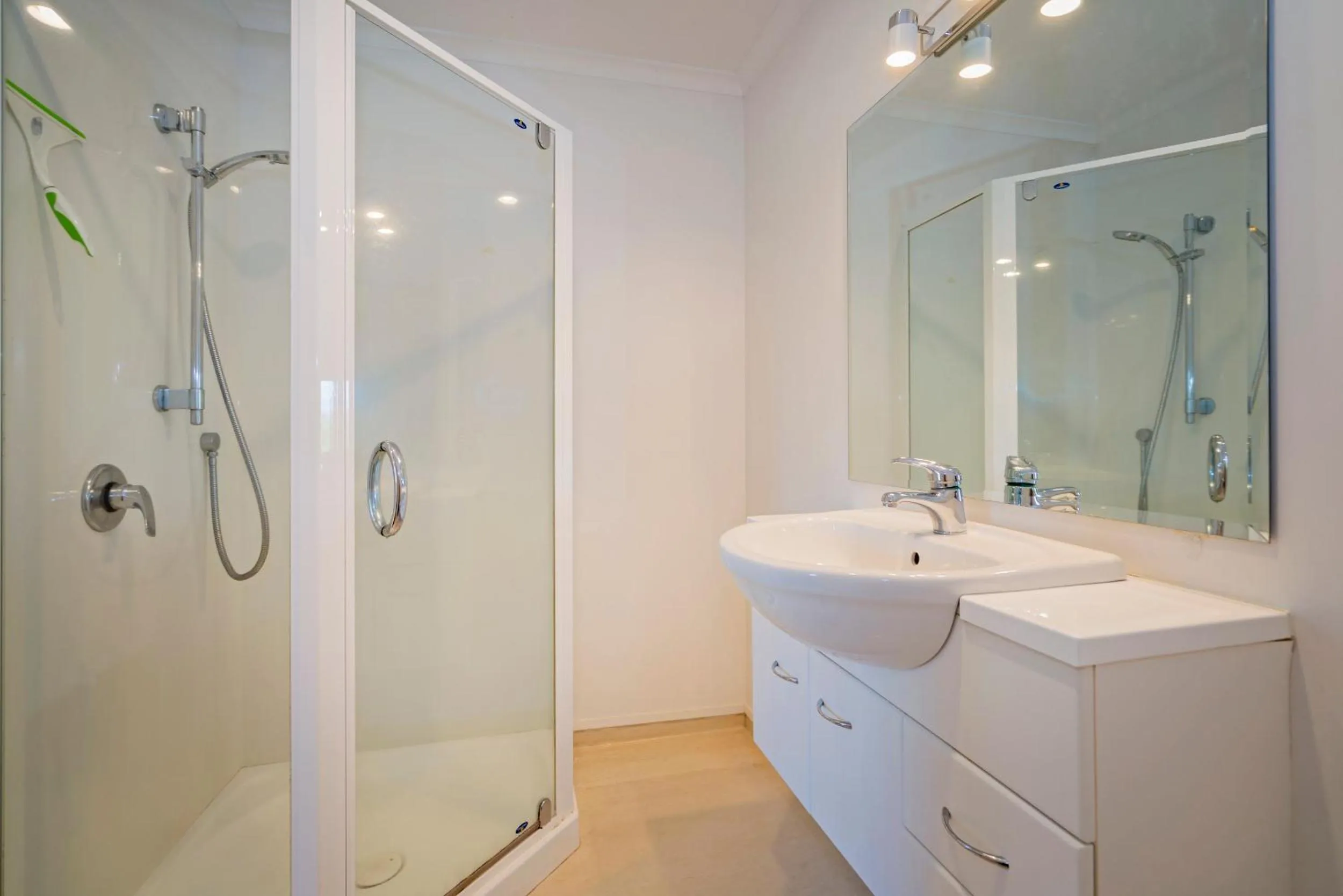 Bathroom in Bayside Motel Whitianga