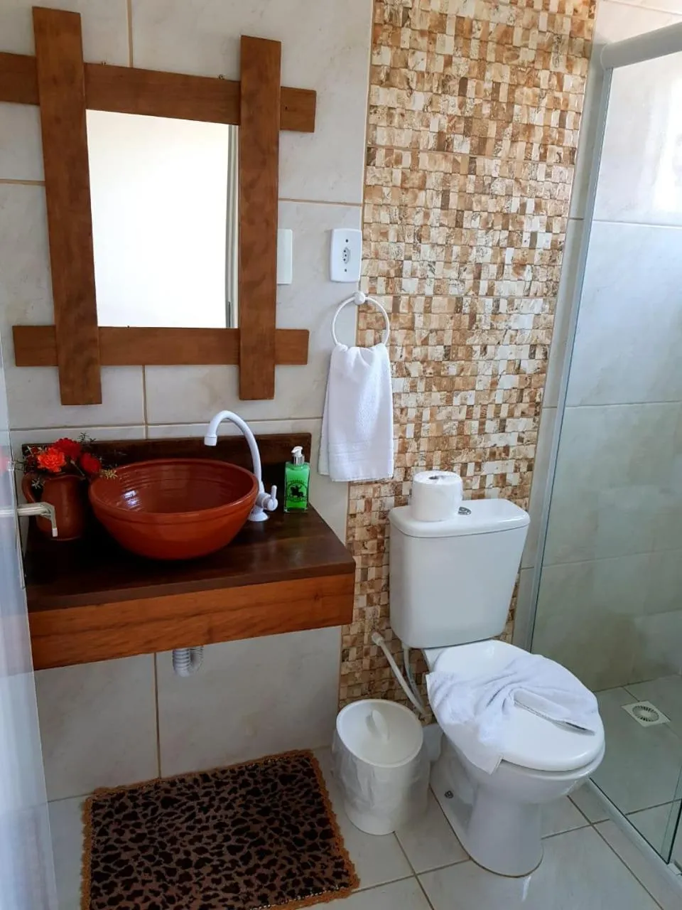 Shower in Pousada Alegria do Cowboy