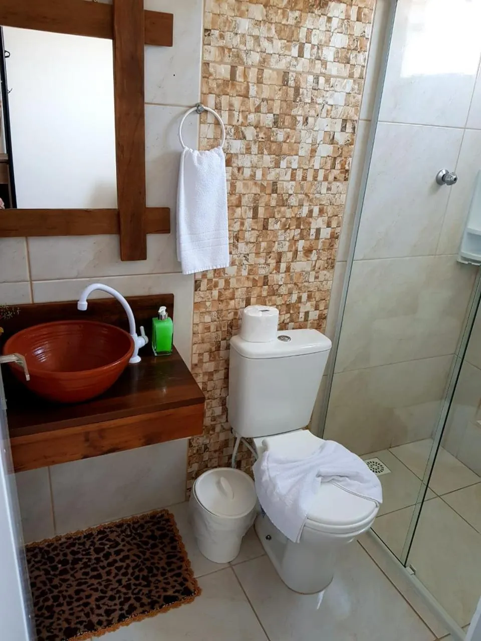 Shower in Pousada Alegria do Cowboy