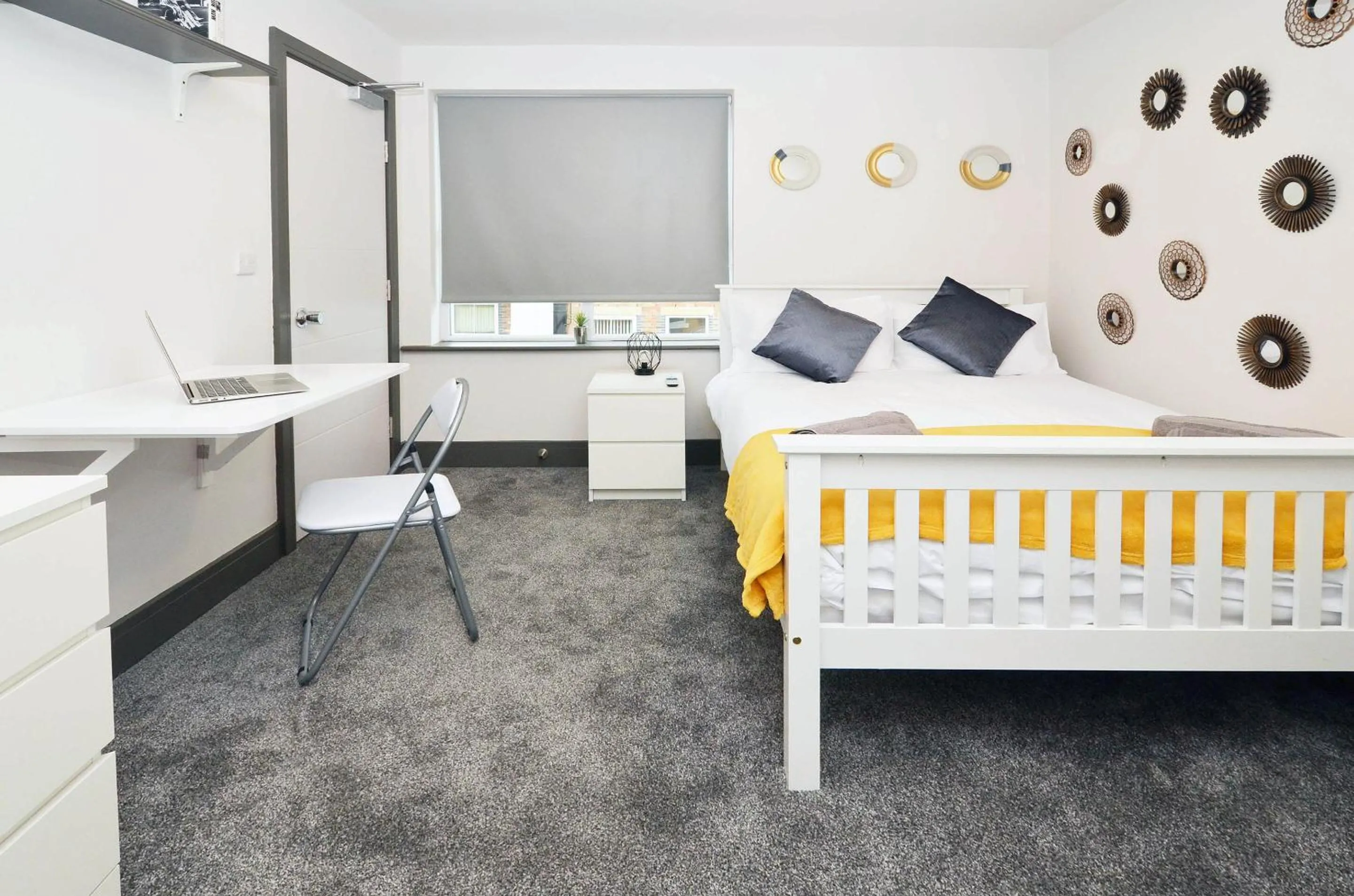 View (from property/room), Bed in Townhouse PLUS @ London Road Stoke