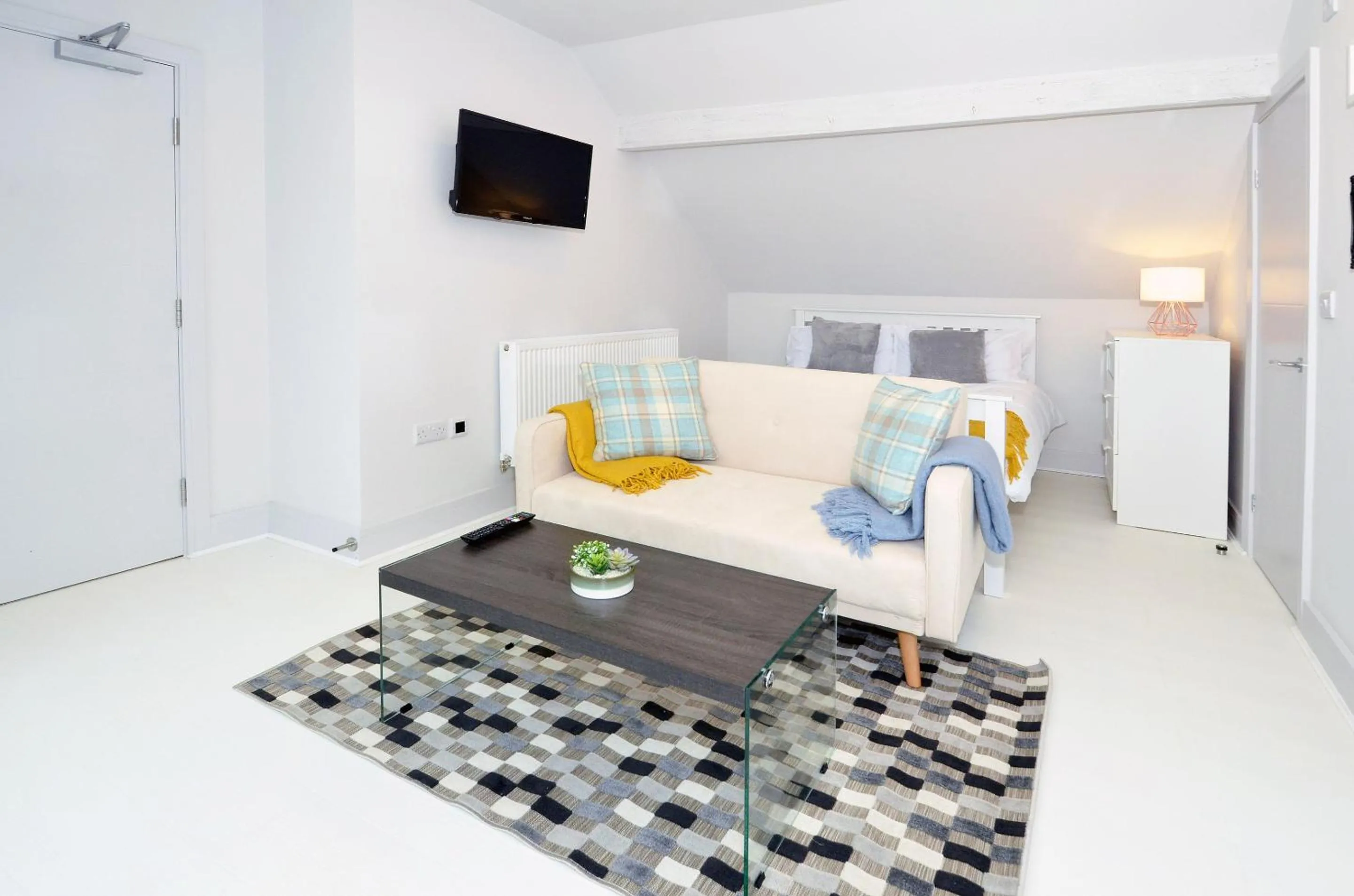 Bedroom, Bed in Townhouse PLUS @ London Road Stoke