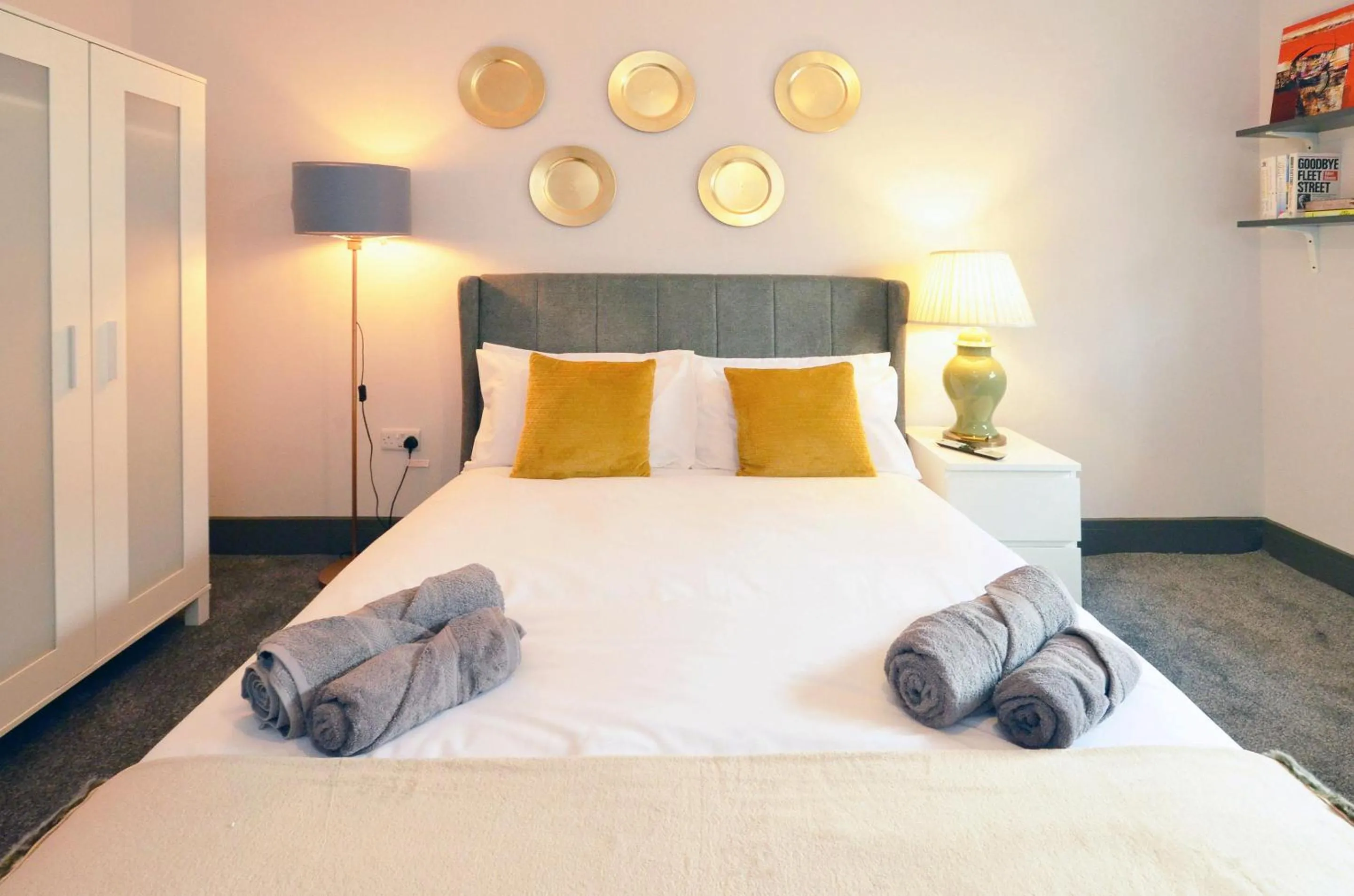 View (from property/room), Bed in Townhouse PLUS @ London Road Stoke