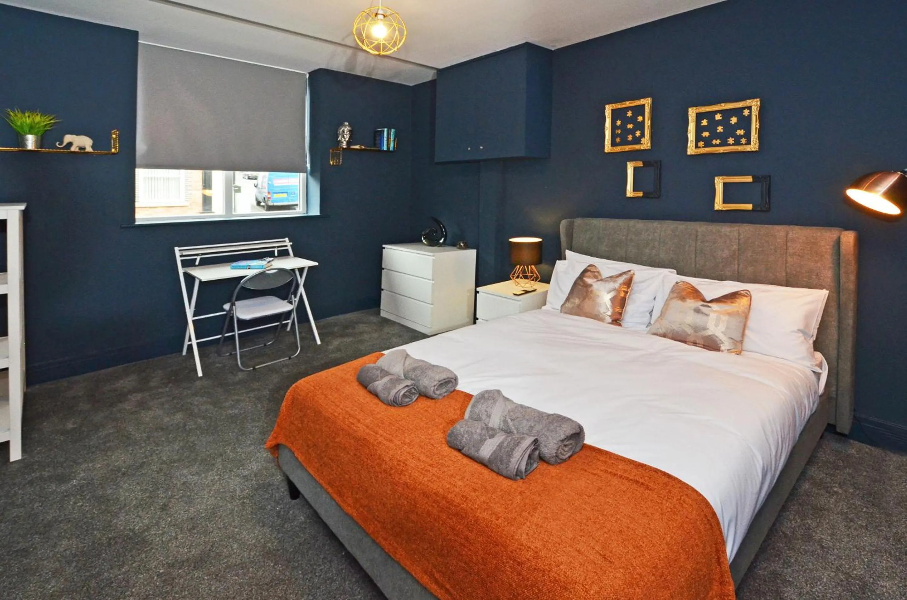 View (from property/room), Bed in Townhouse PLUS @ London Road Stoke