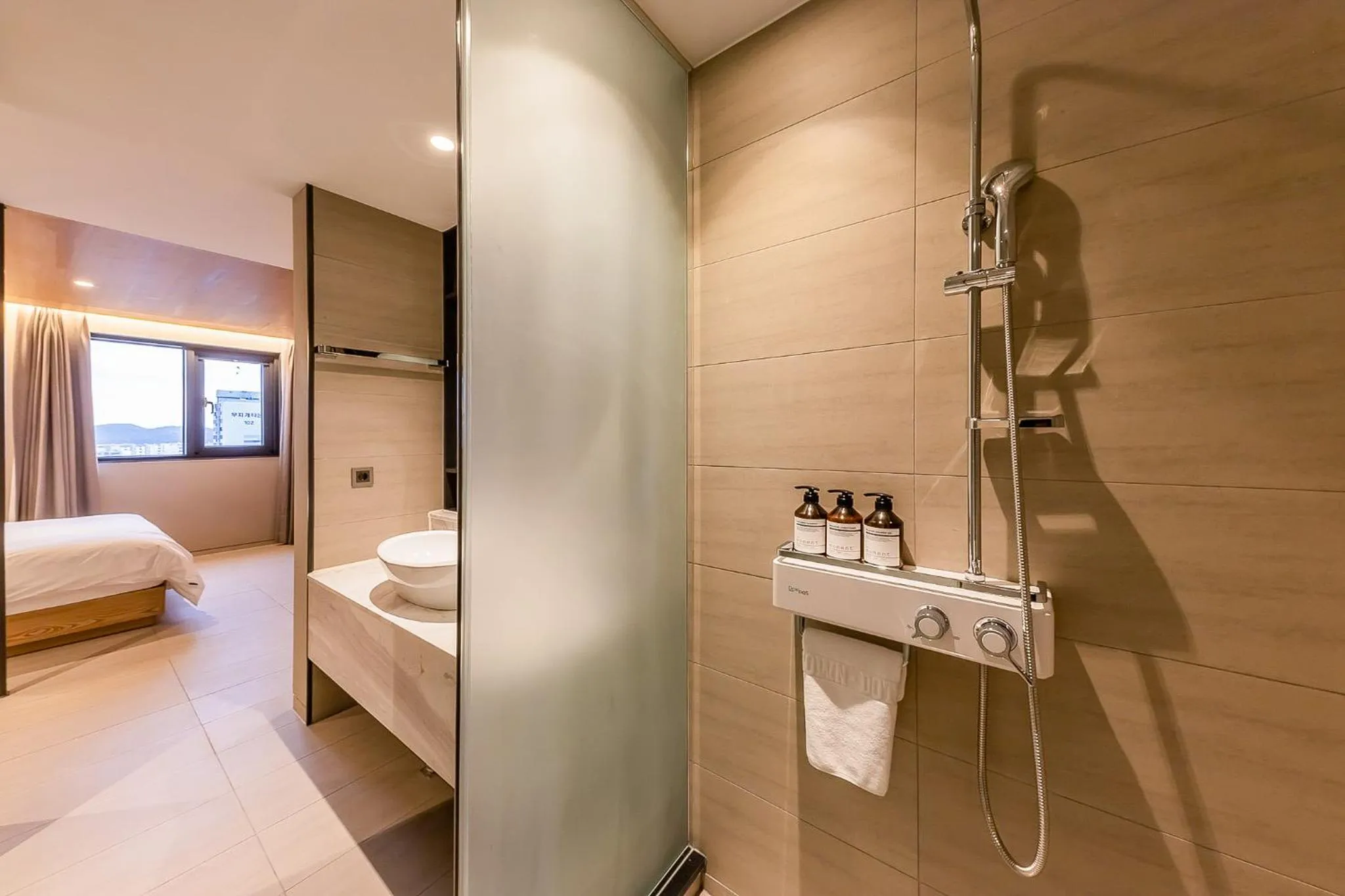 Bed in Brown-Dot Hotel Ulsan-Sincheon