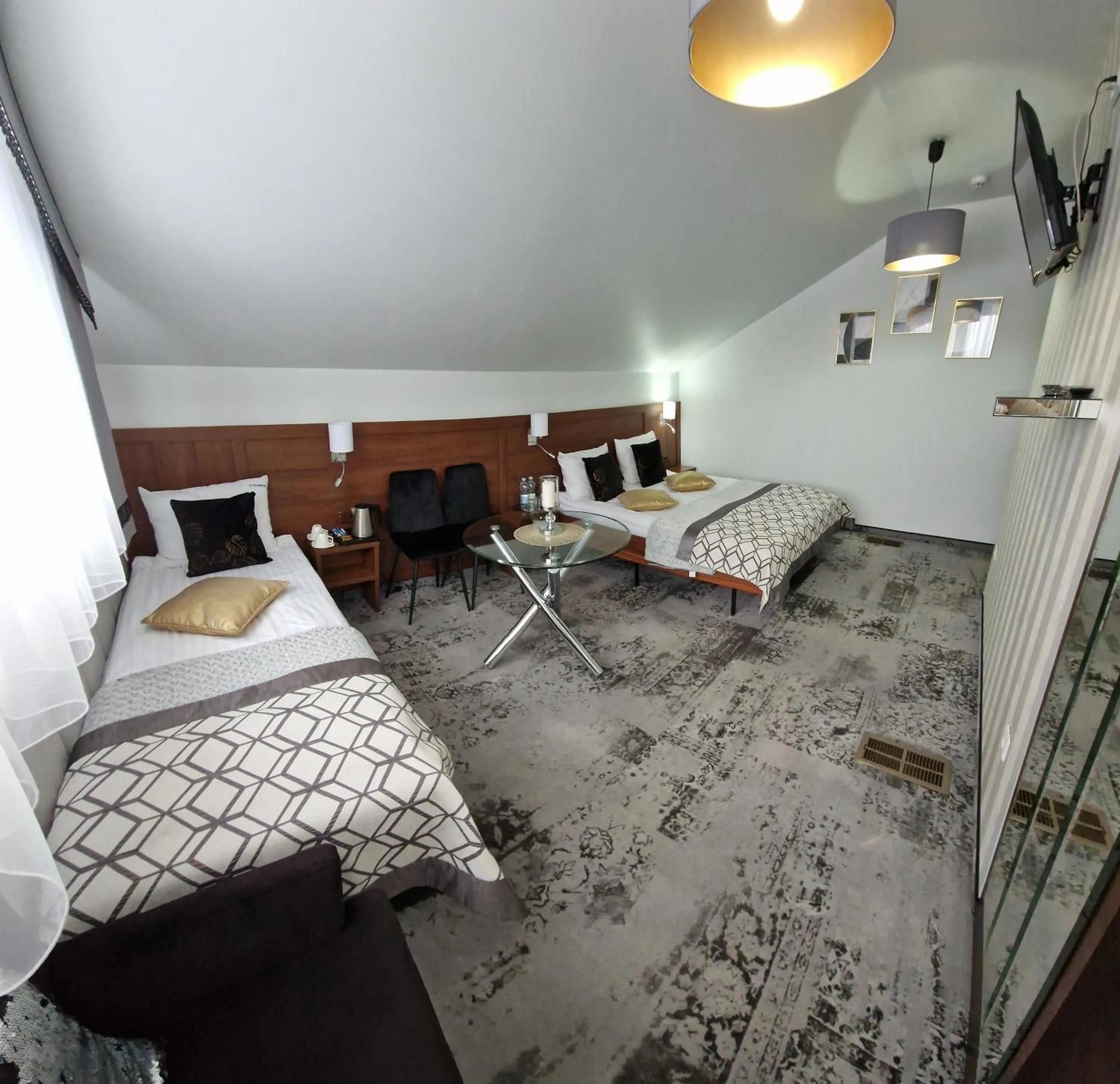 Photo of the whole room in Cynamon