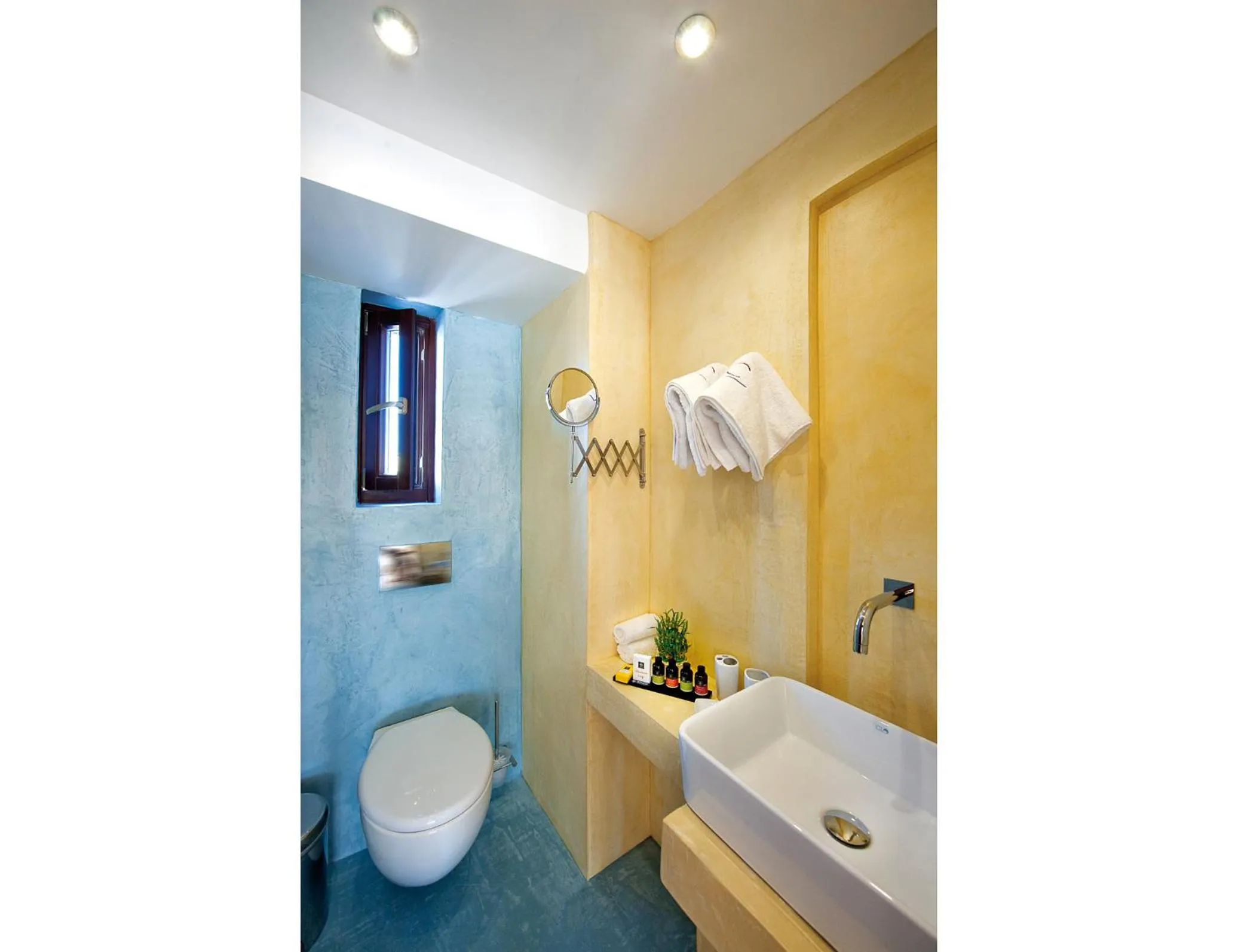 Bathroom in In Camera Art Boutique Hotel