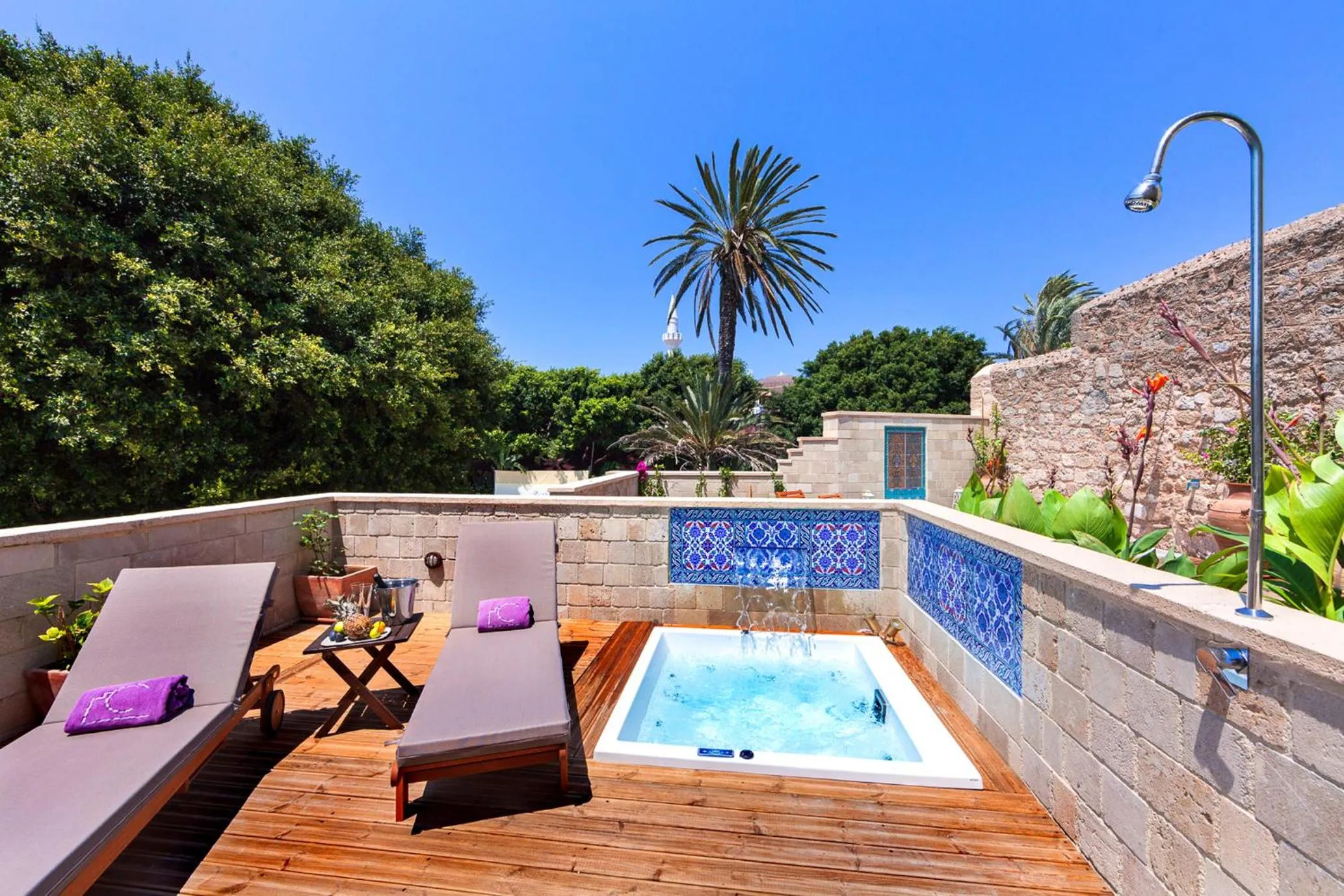 Garden in In Camera Art Boutique Hotel