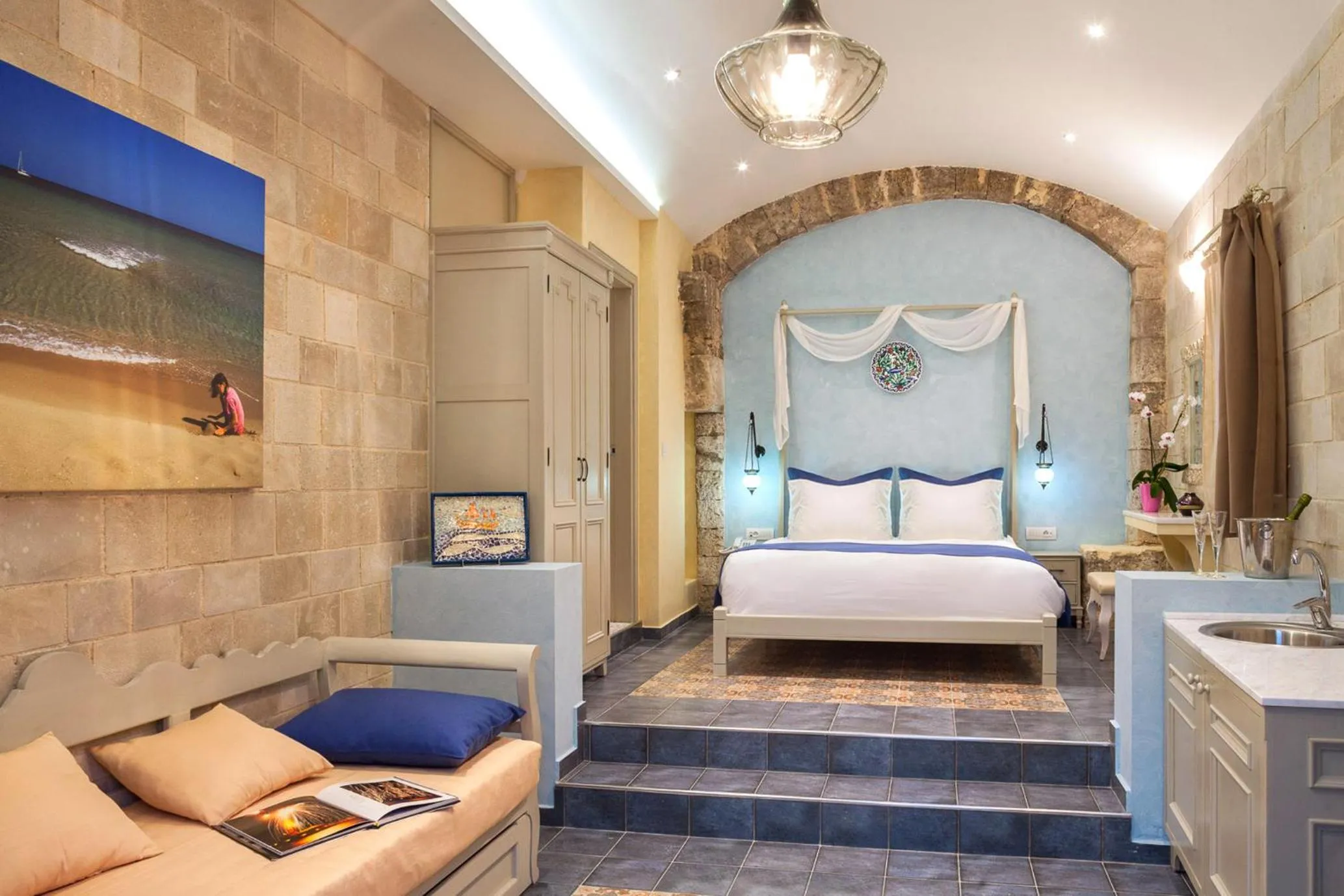 Living room, Bed in In Camera Art Boutique Hotel