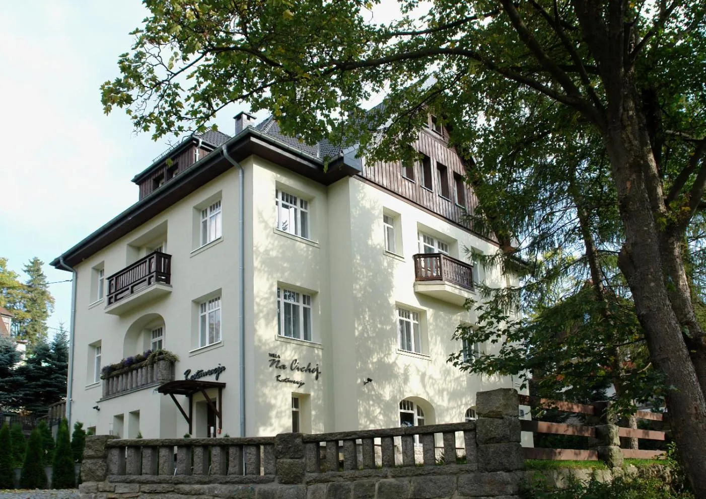 Property building in Willa Na Cichej