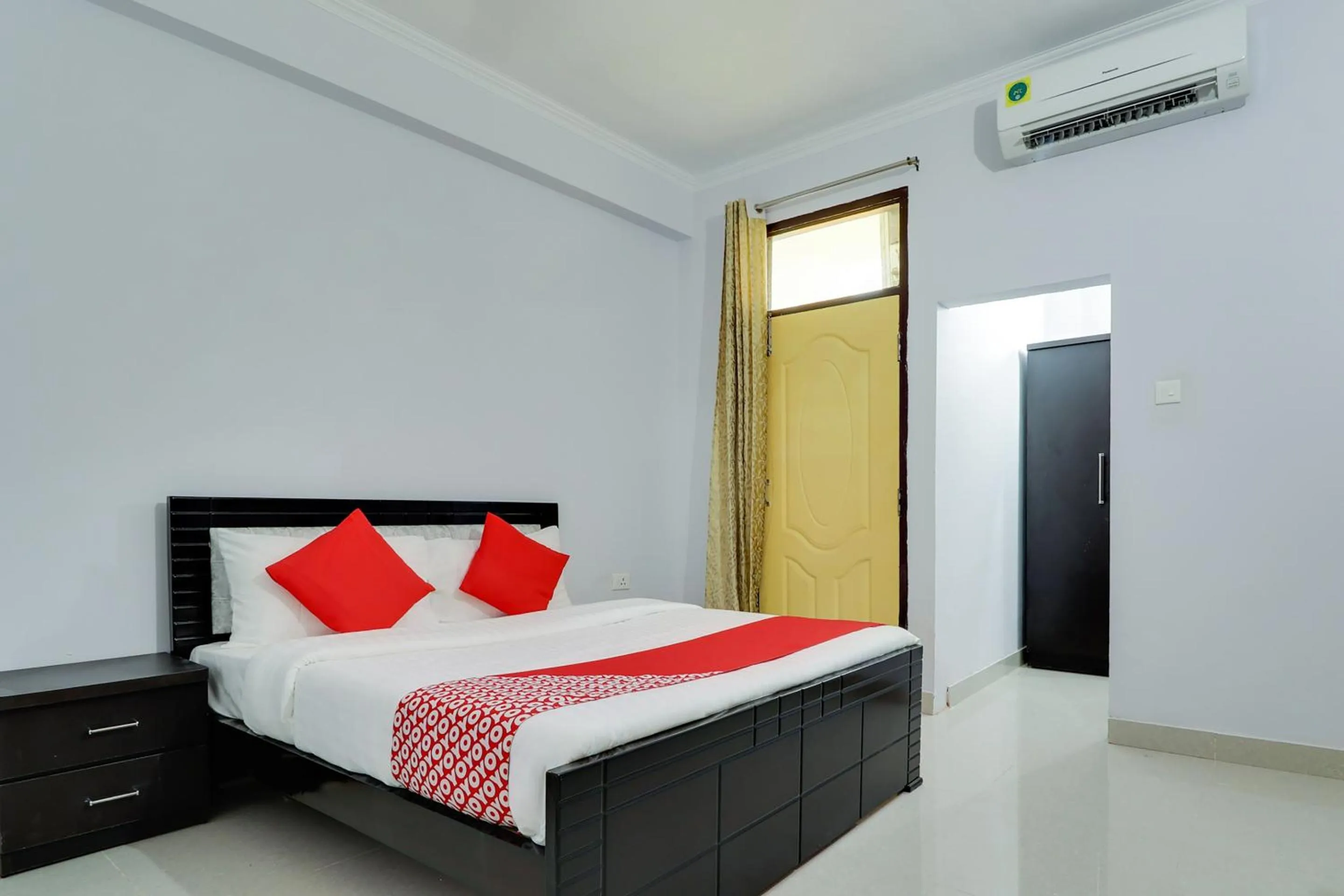 Bedroom, Bed in Hotel O Vgs