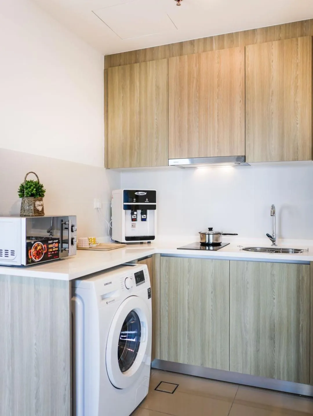 Kitchen or kitchenette in Tropicana 218 Macalister Studio with Seaview