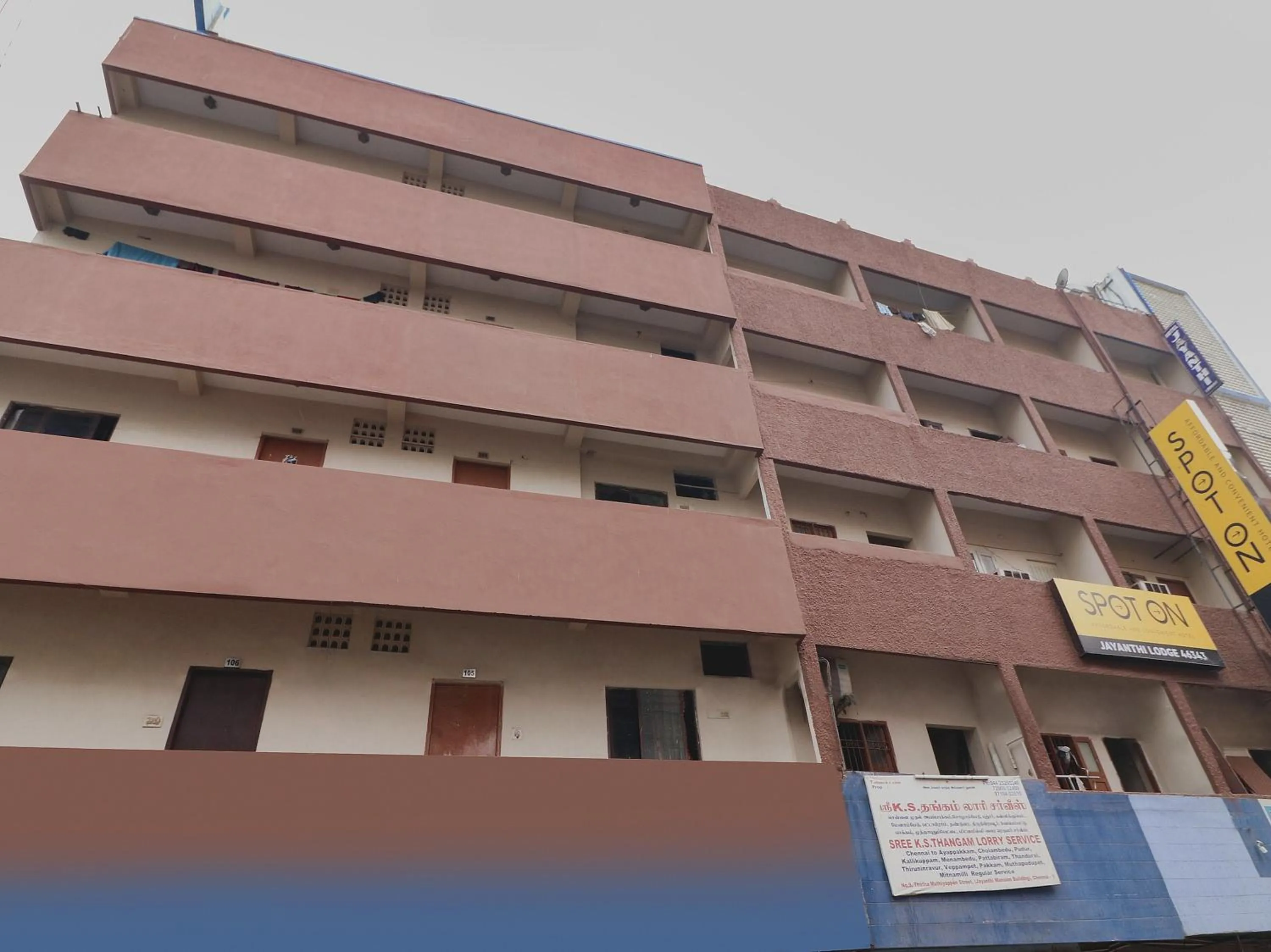 Facade/entrance in Hotel O Jayanthi Mansion