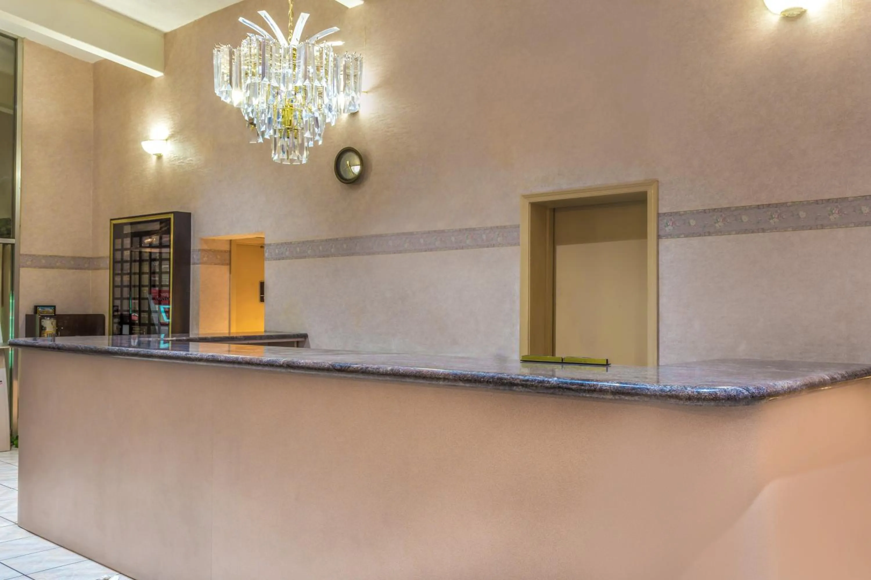 Lobby or reception in Howard Johnson by Wyndham Phoenix Airport/Downtown Area