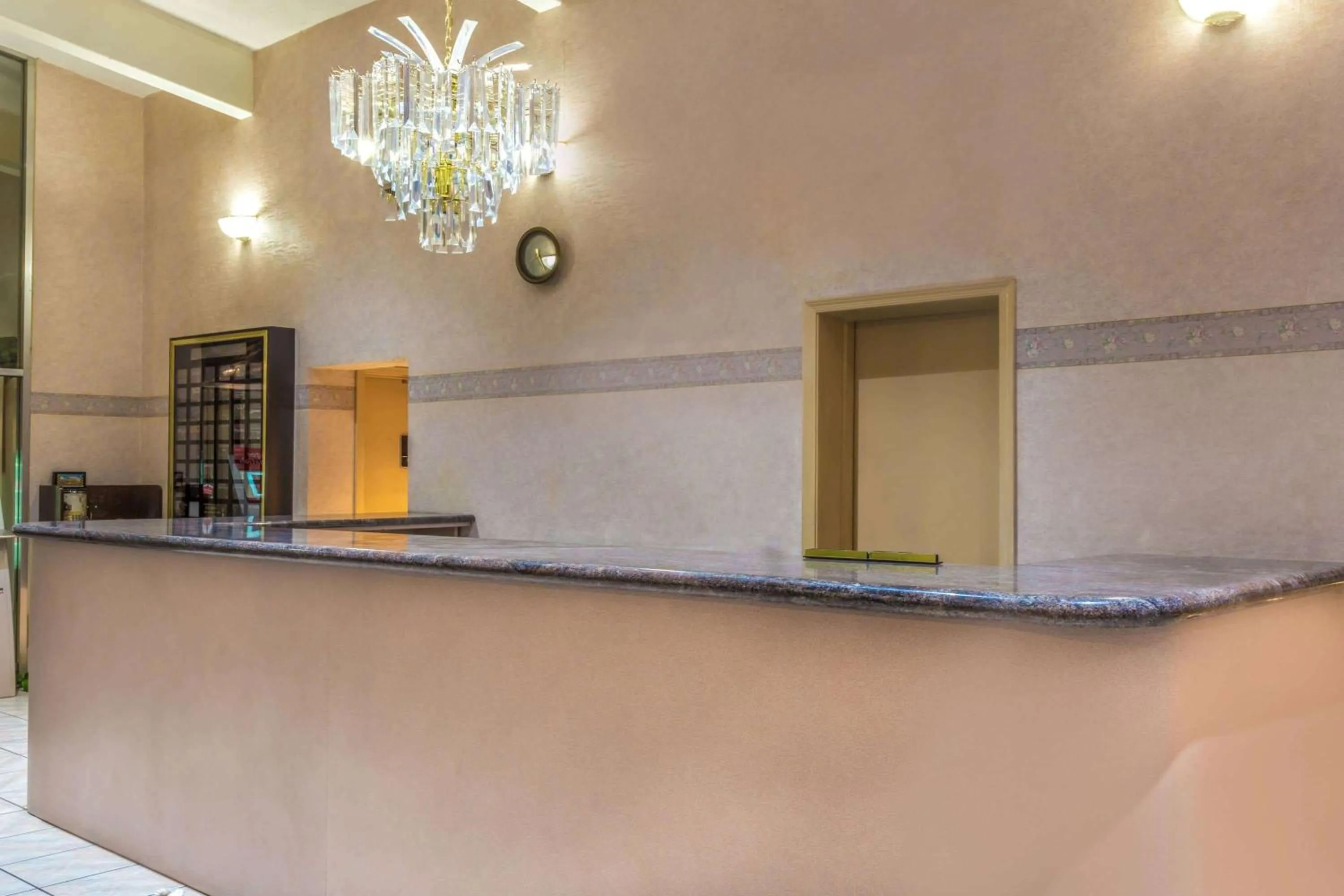 Lobby or reception in Howard Johnson by Wyndham Phoenix Airport/Downtown Area