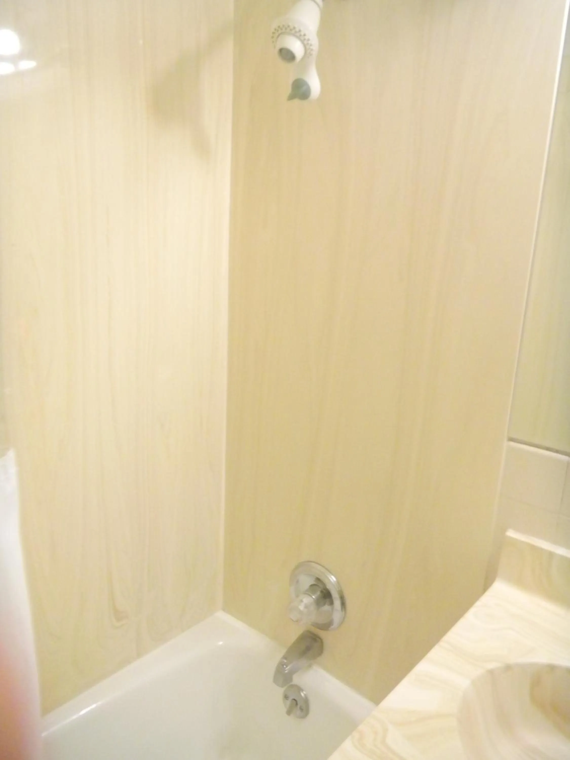 Bathroom in Howard Johnson by Wyndham Phoenix Airport/Downtown Area