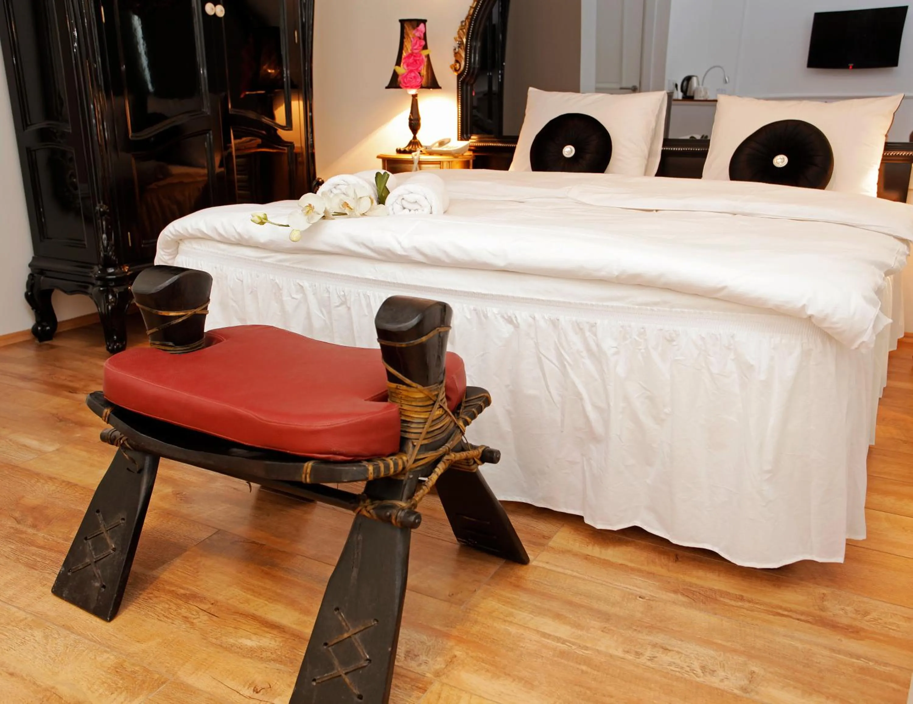 Photo of the whole room in The White Swan Suites Beyoglu