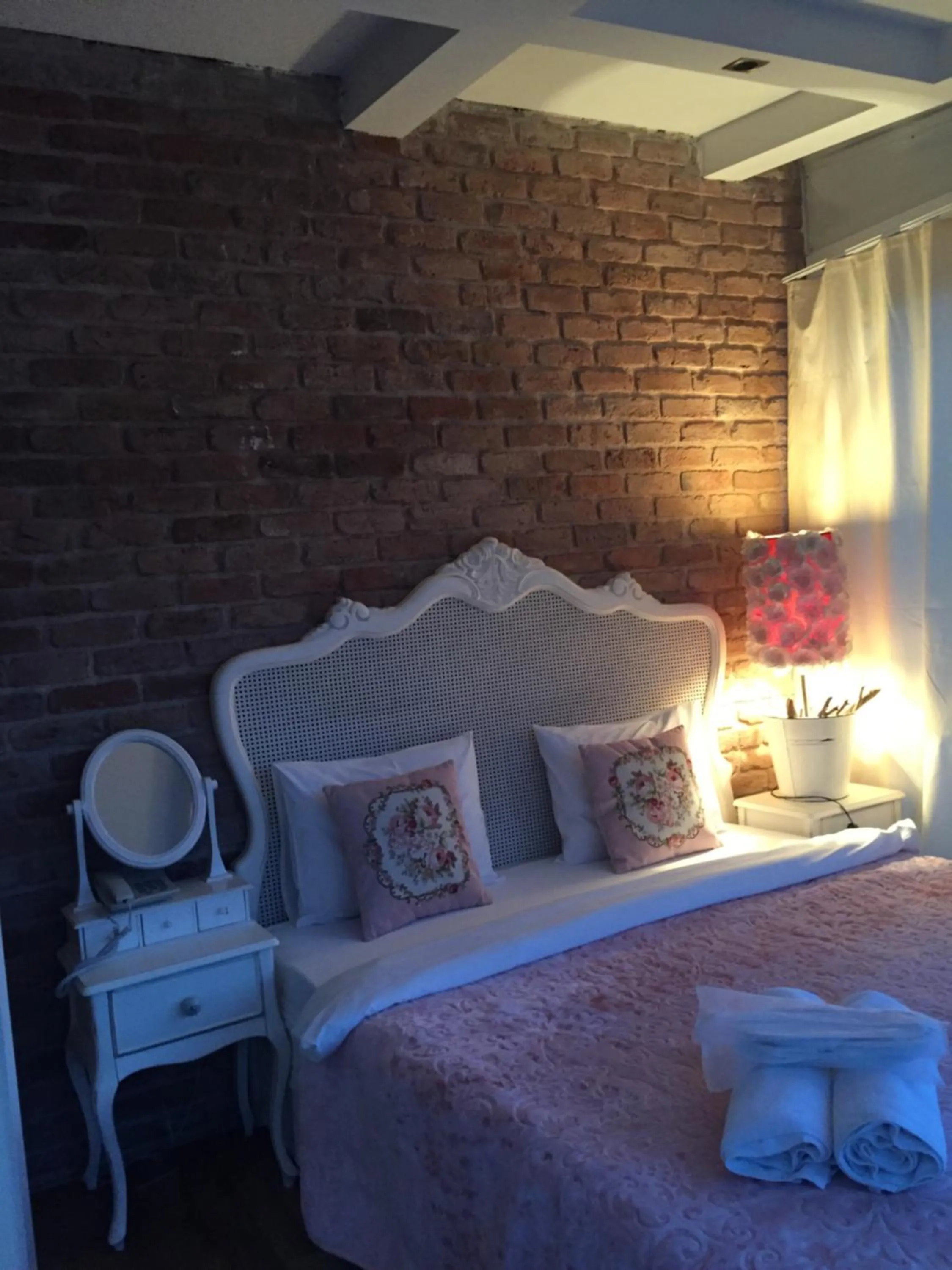 Bedroom, Bed in The White Swan Suites Beyoglu