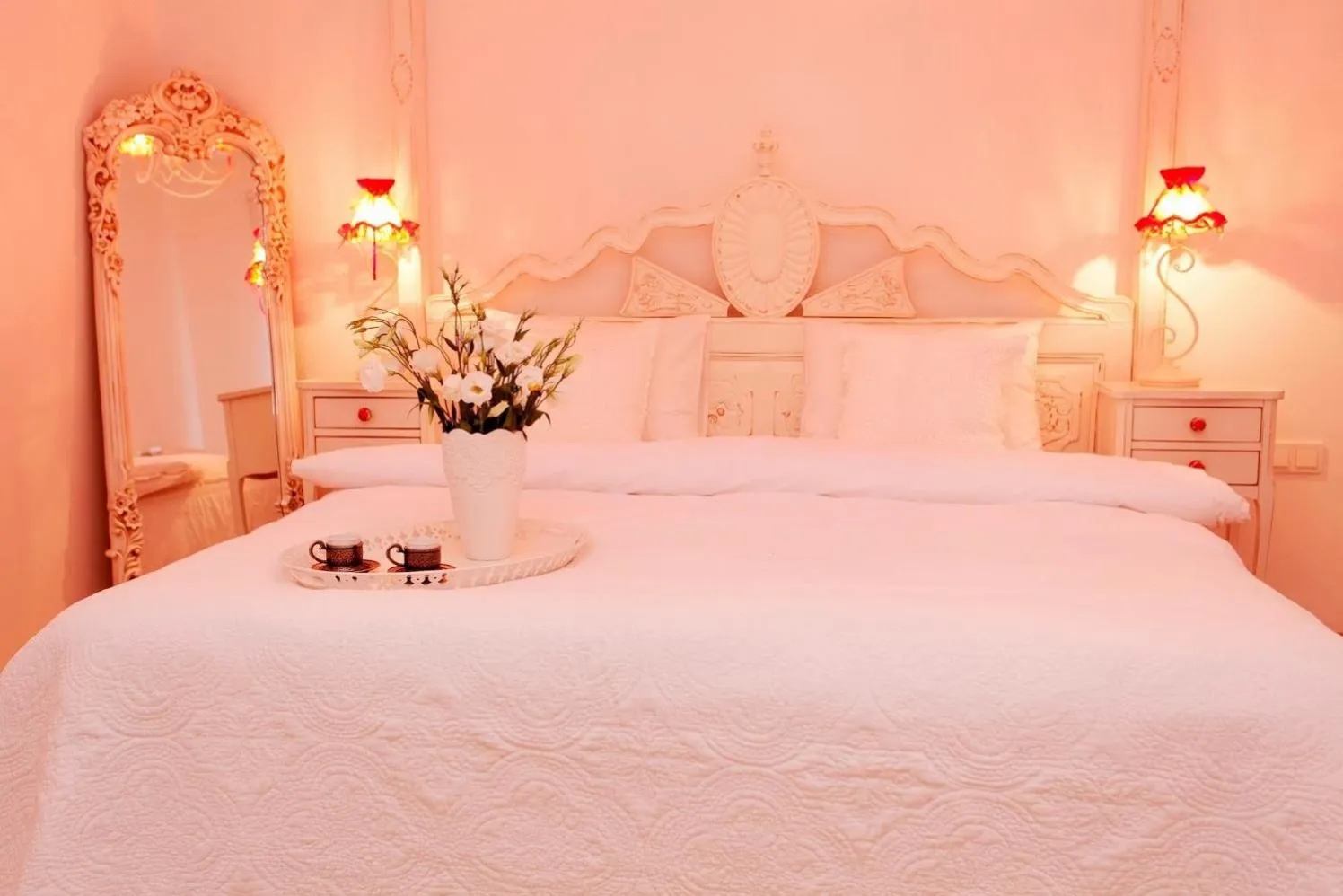 Bedroom, Bed in The White Swan Suites Beyoglu