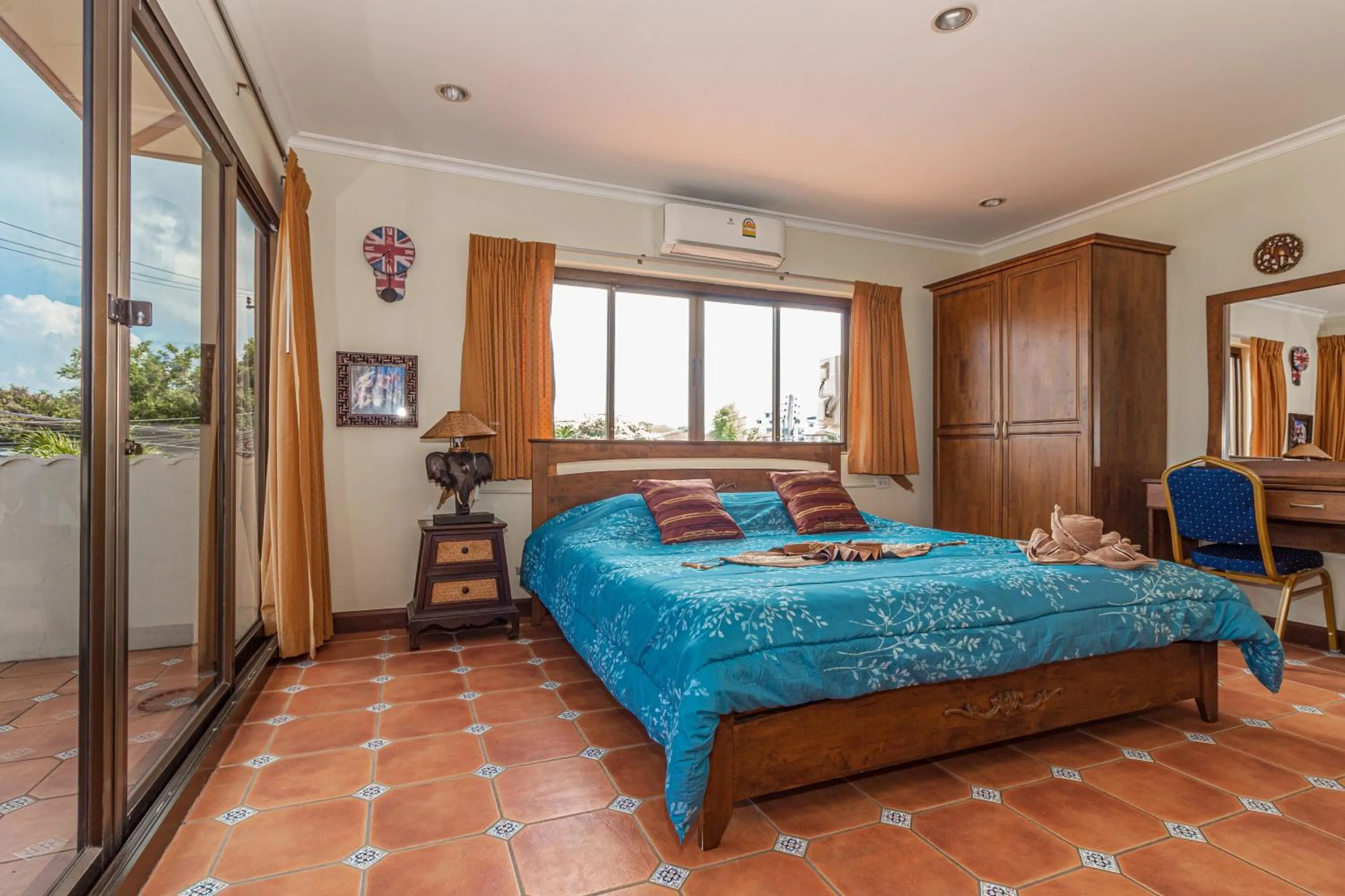 Bed in VIEWBOR VILLA - PATTAYA HOLIDAY HOUSE WALKING STREET 4 bedrooms