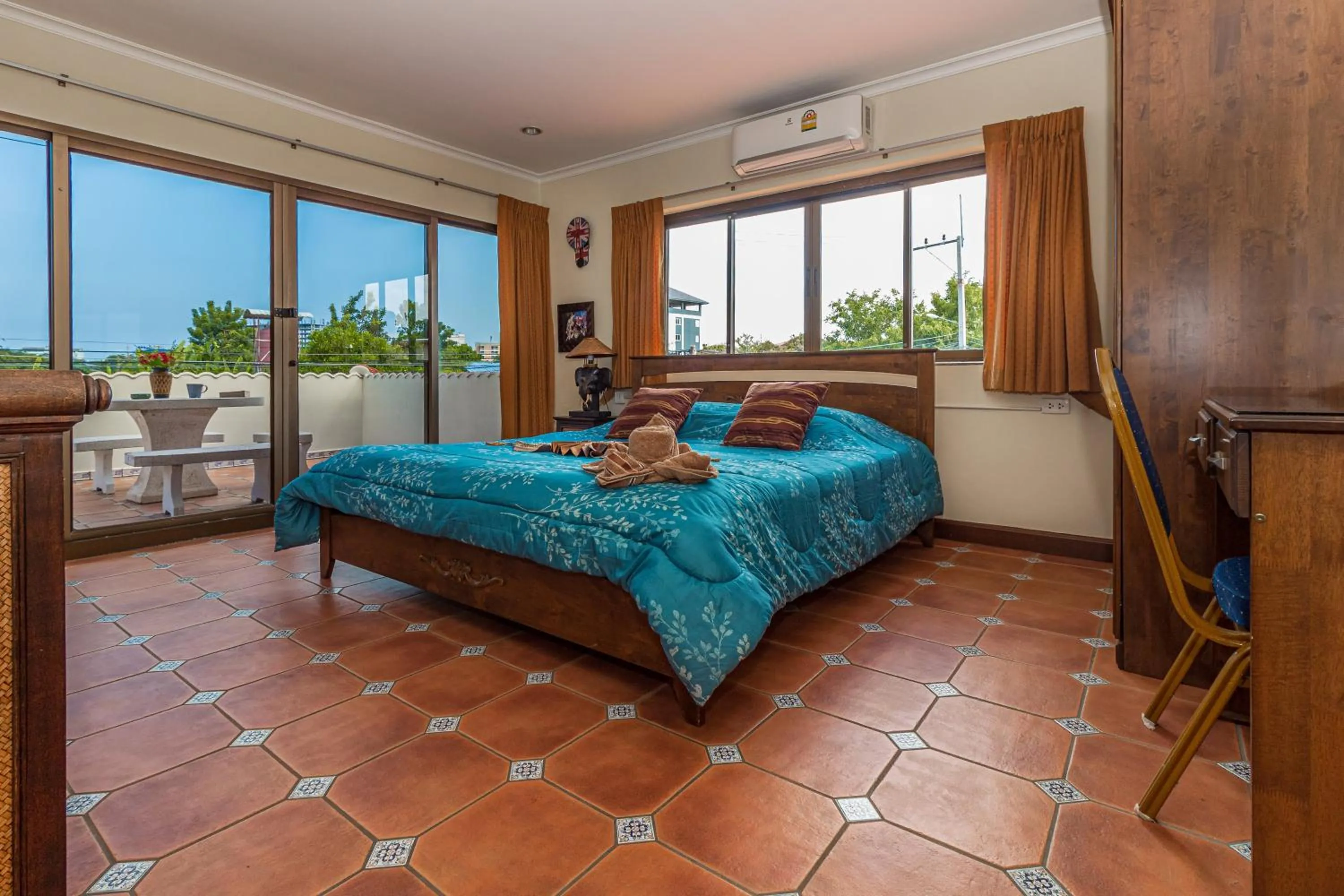 Bed in VIEWBOR VILLA - PATTAYA HOLIDAY HOUSE WALKING STREET 4 bedrooms