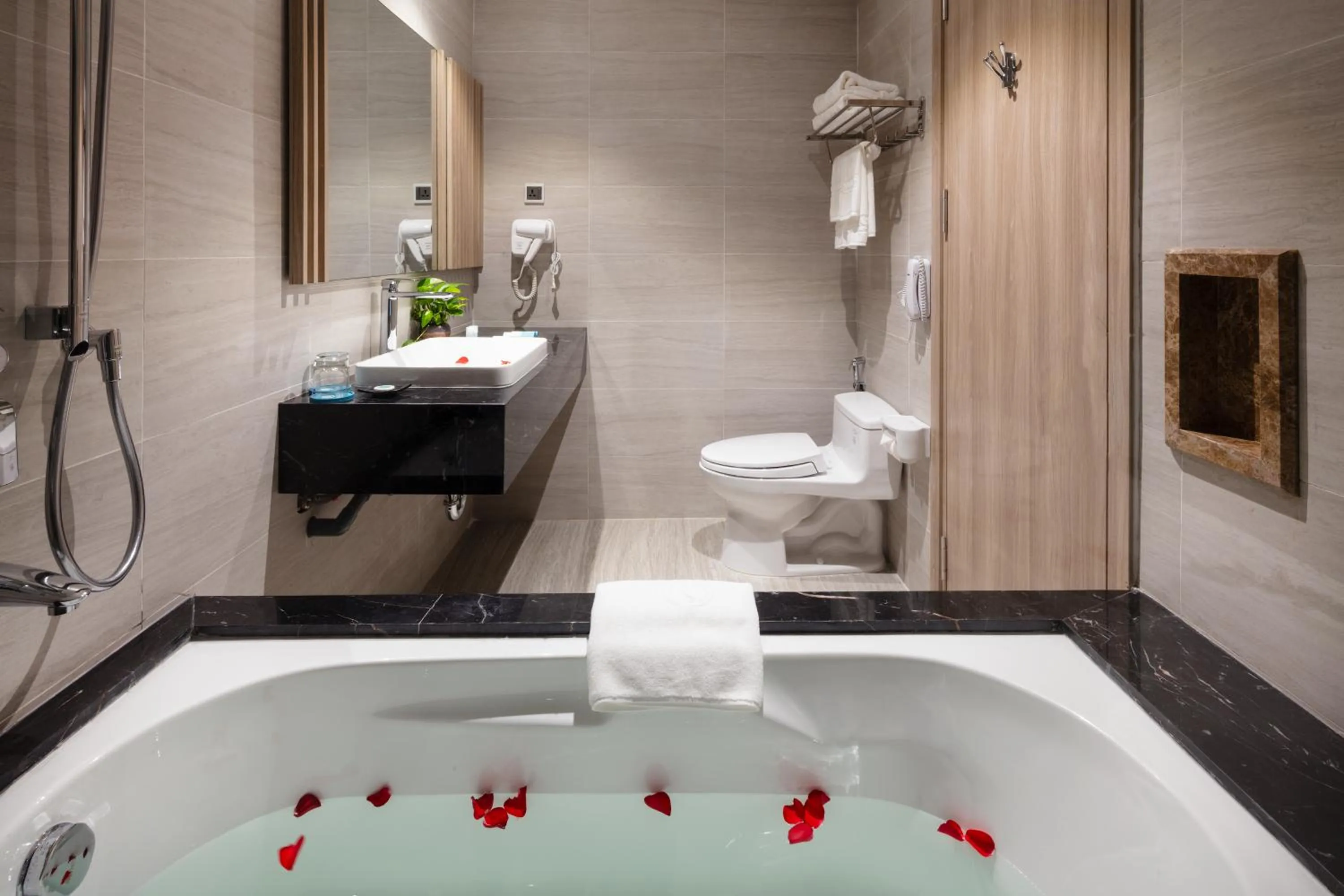 Toilet in Nalicas Nha Trang Hotel