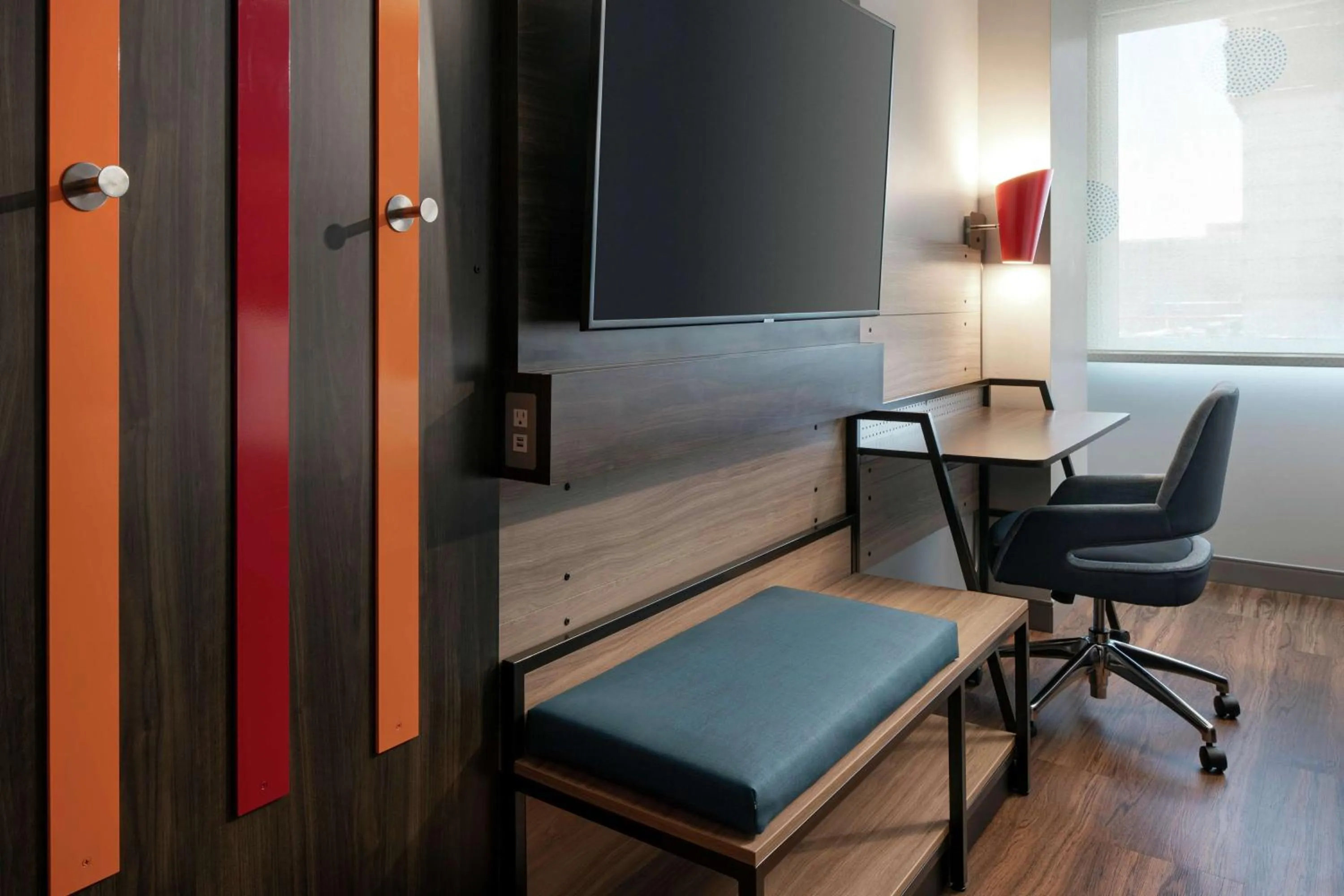 Bedroom in Tru By Hilton Denver Downtown Convention Center