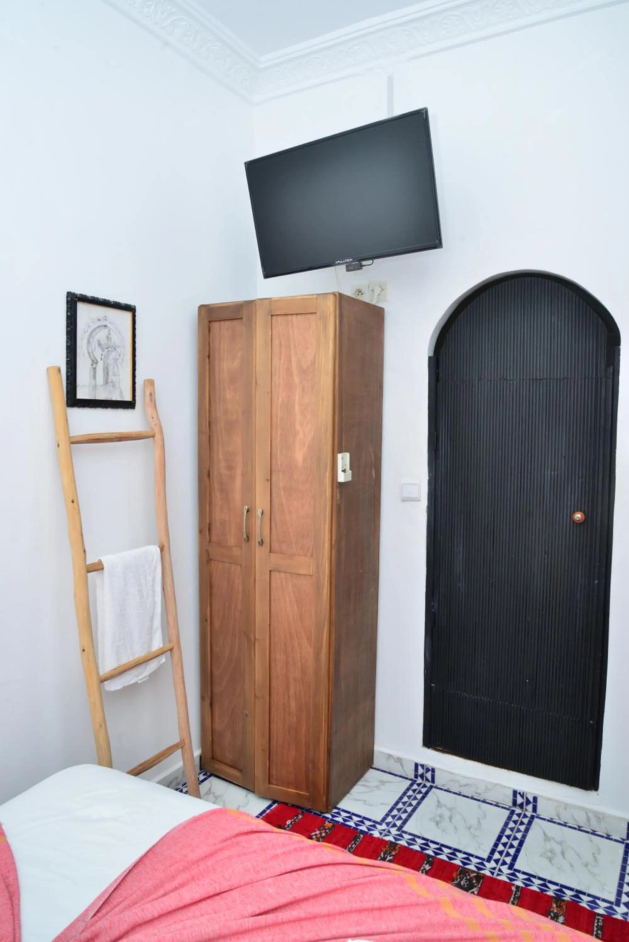 wardrobe, Bed in Dar Rif Kebdani